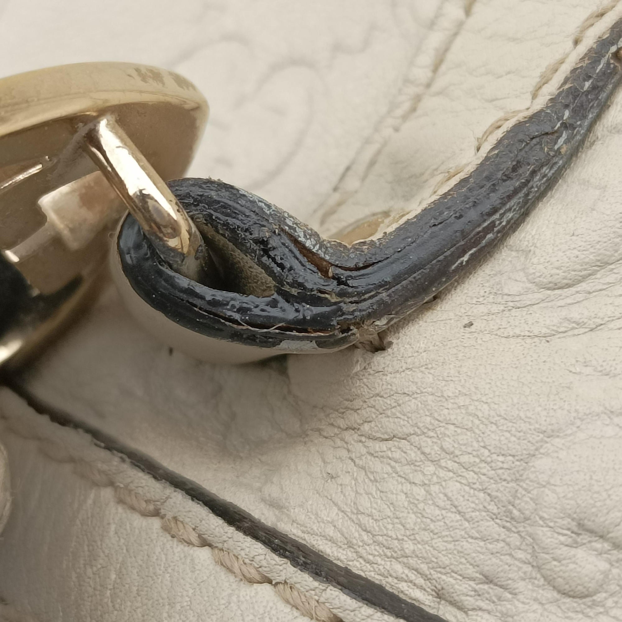 Pre-owned Gucci Lovely White Leather 257068 handbag | stylenewstar