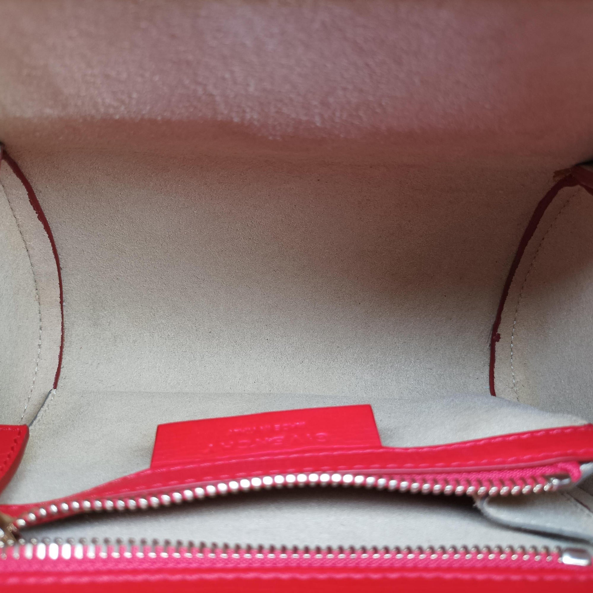 Secondhand Givenchy Pandora Red Leather  shoulderbag | stylenewstar