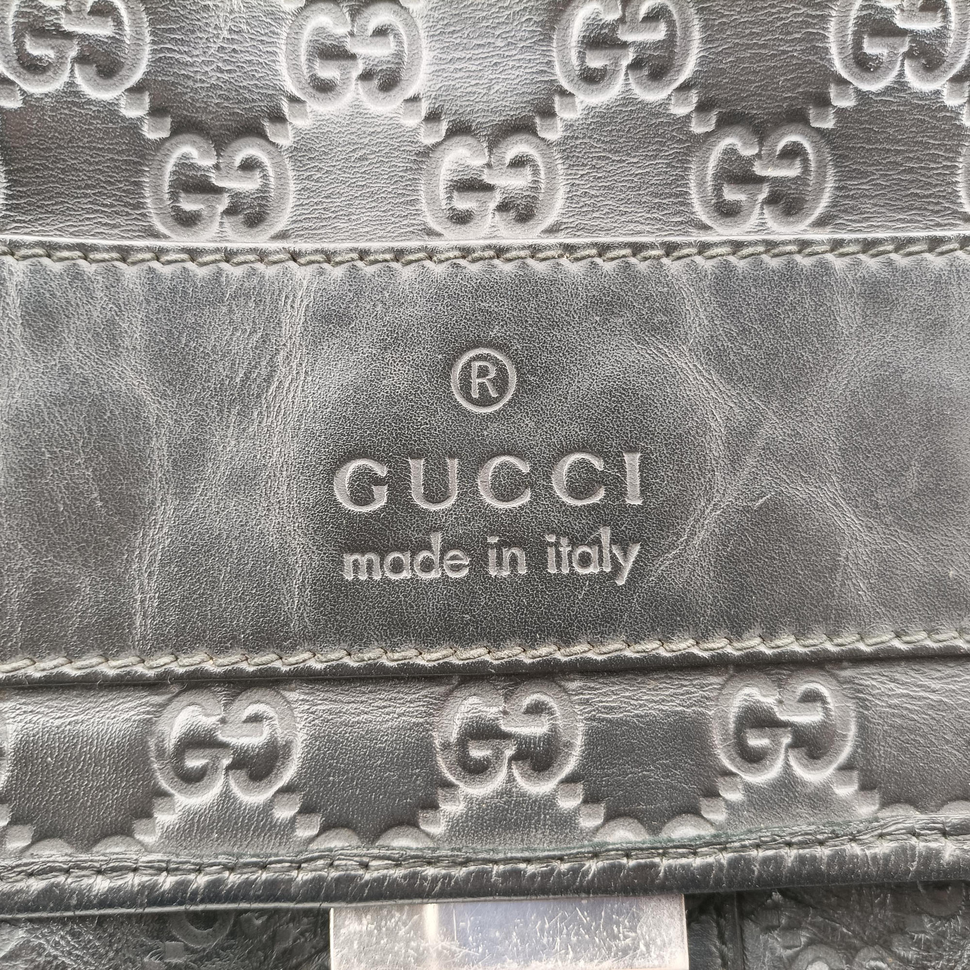 Secondhand Gucci Guccissima Rubber Messenger Black Leather 246067 shoulderbag | stylenewstar