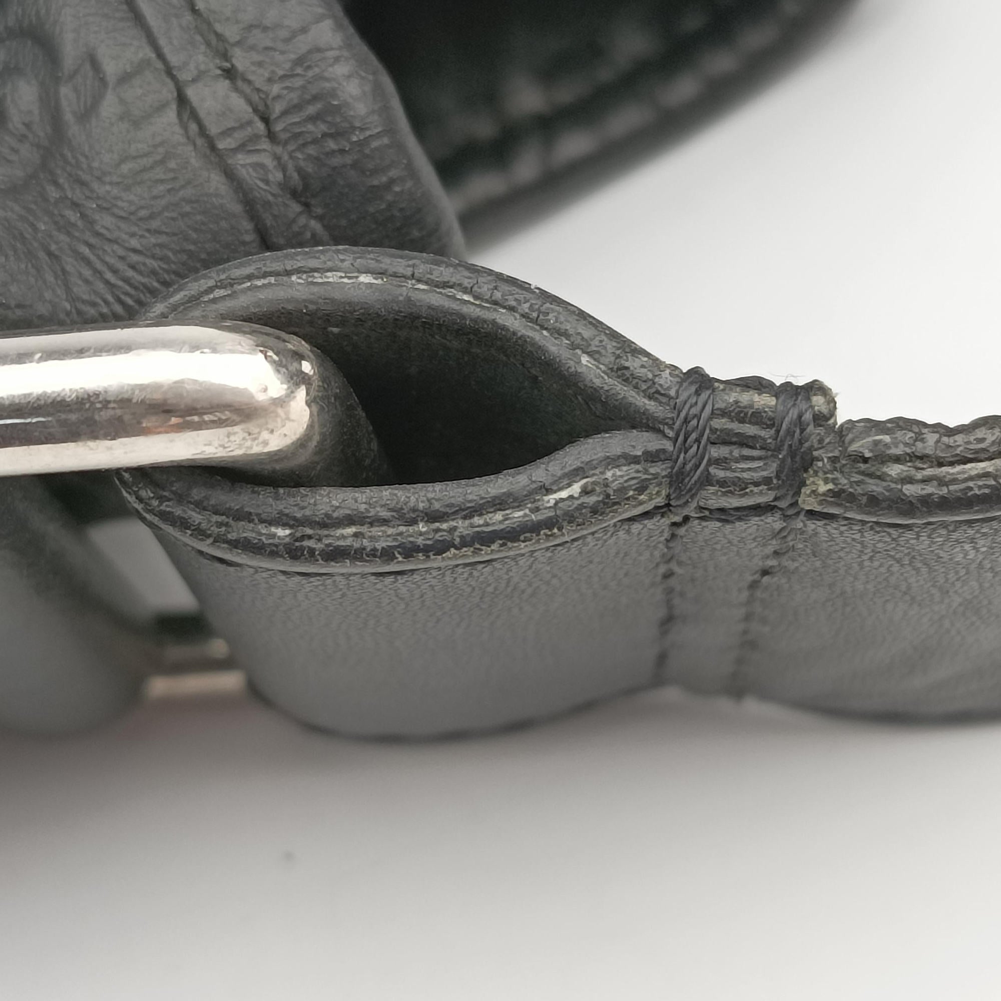 Secondhand Gucci Guccissima Rubber Messenger Black Leather 246067 shoulderbag | stylenewstar