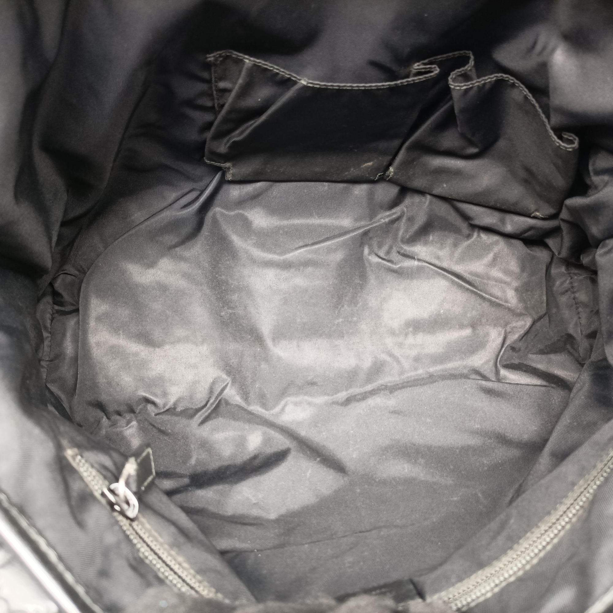 Secondhand Gucci Guccissima Rubber Messenger Black Leather 246067 shoulderbag | stylenewstar
