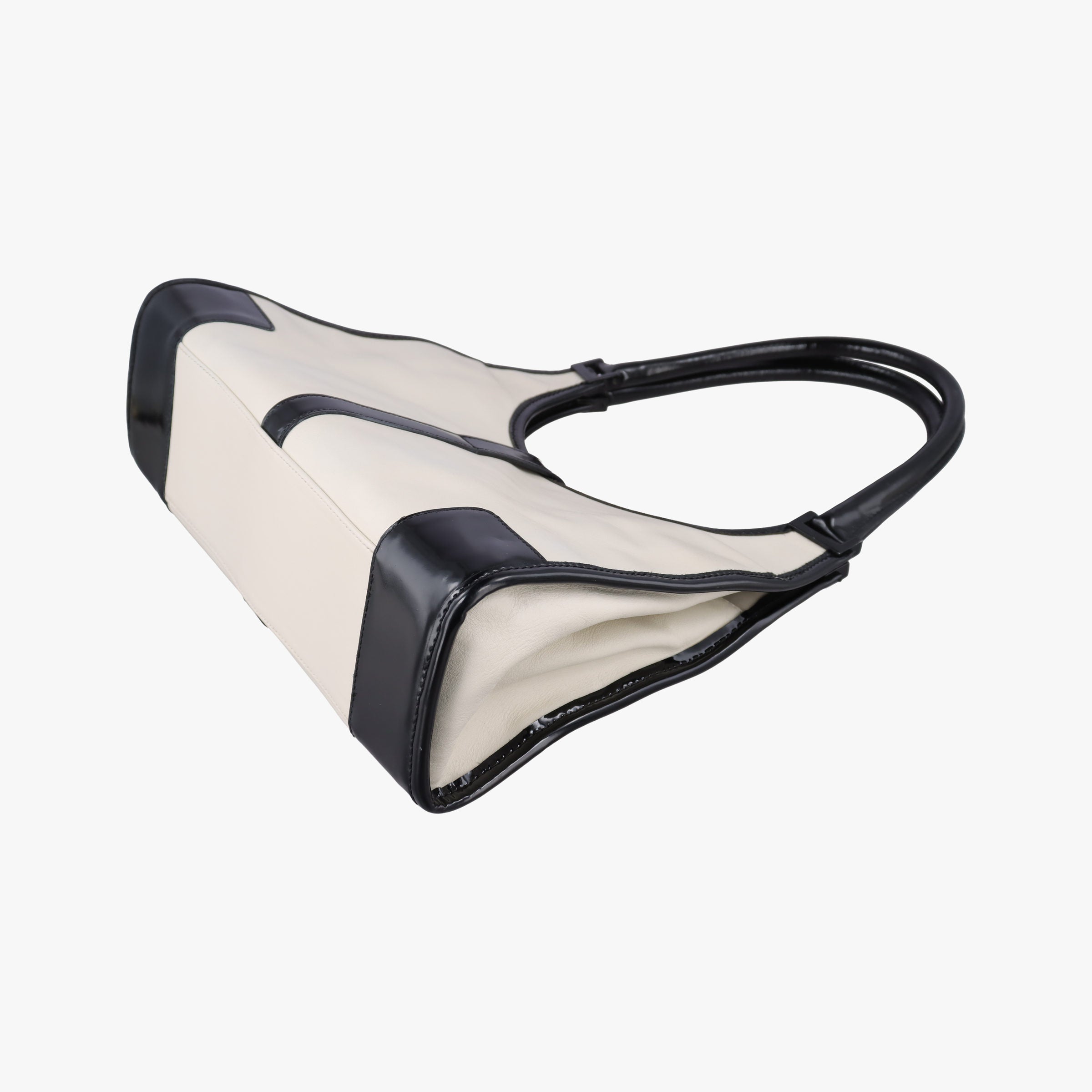 Pre-owned Gucci Jackie White × Black Leather 002.11 shoulderbag | stylenewstar