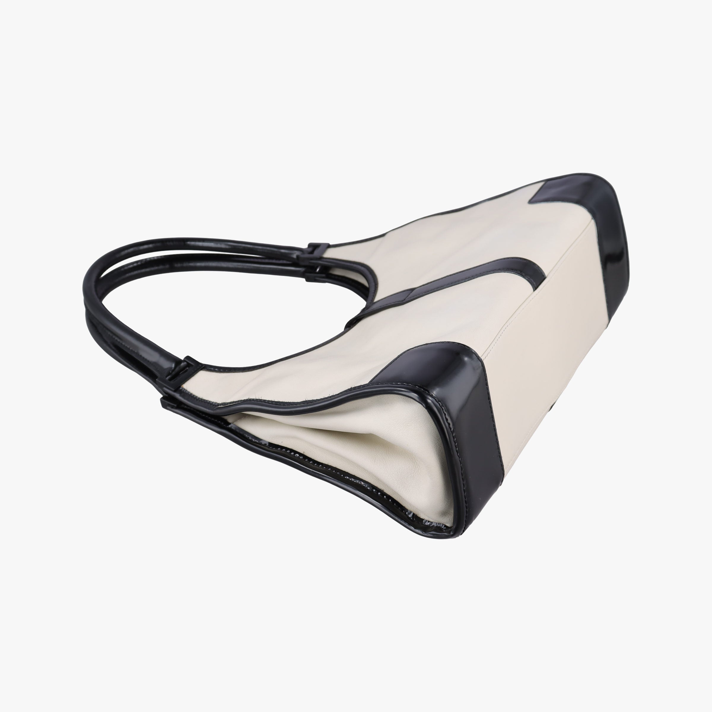 Pre-owned Gucci Jackie White × Black Leather 002.11 shoulderbag | stylenewstar