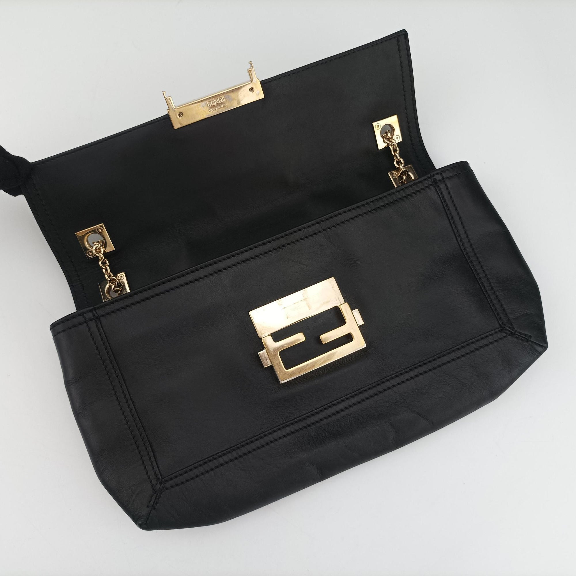 Pre-owned Fendi Baguette Chain Flap Black Leather 8BT139 shoulderbag | stylenewstar