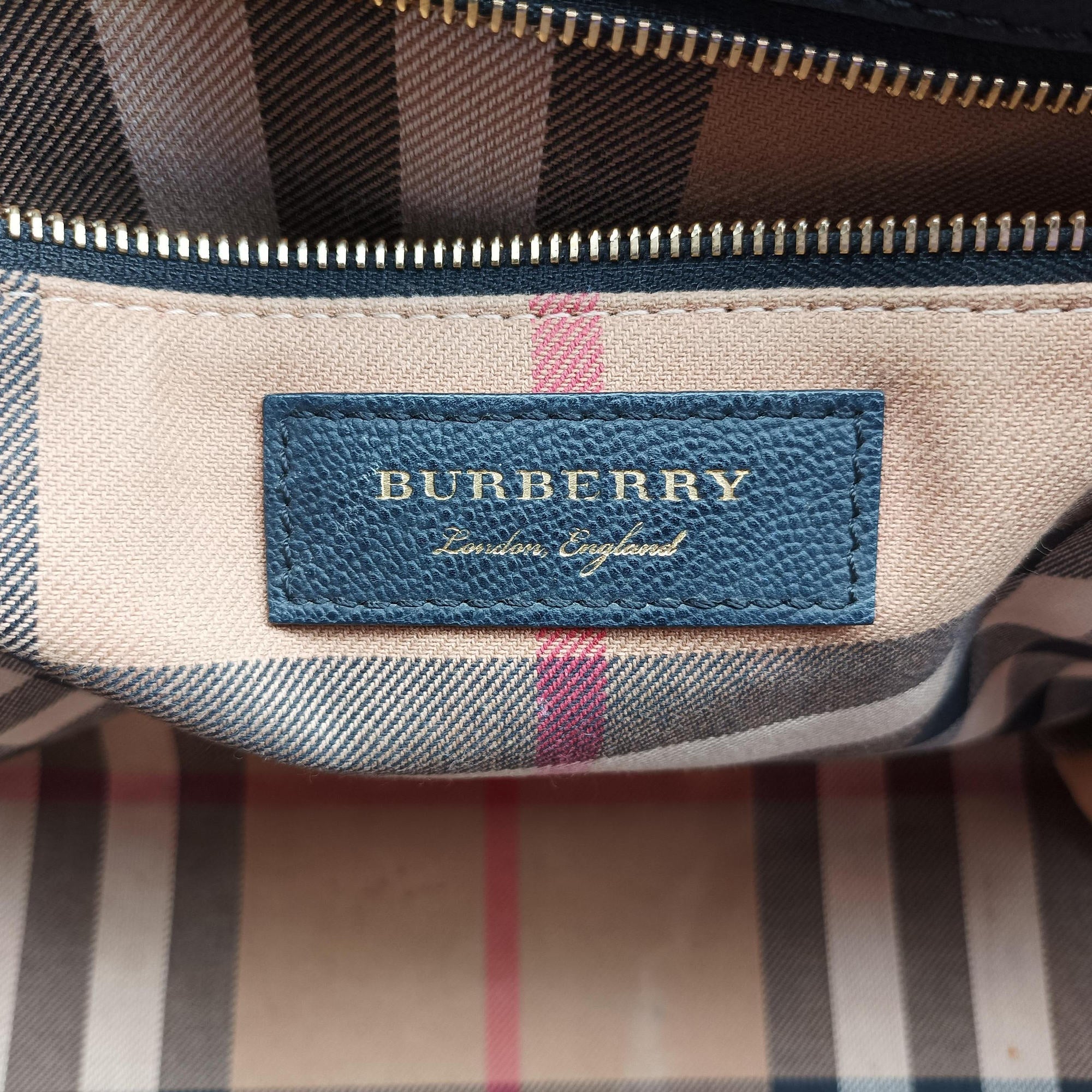 Vintage Burberry Buckle Black Leather  handbag | stylenewstar