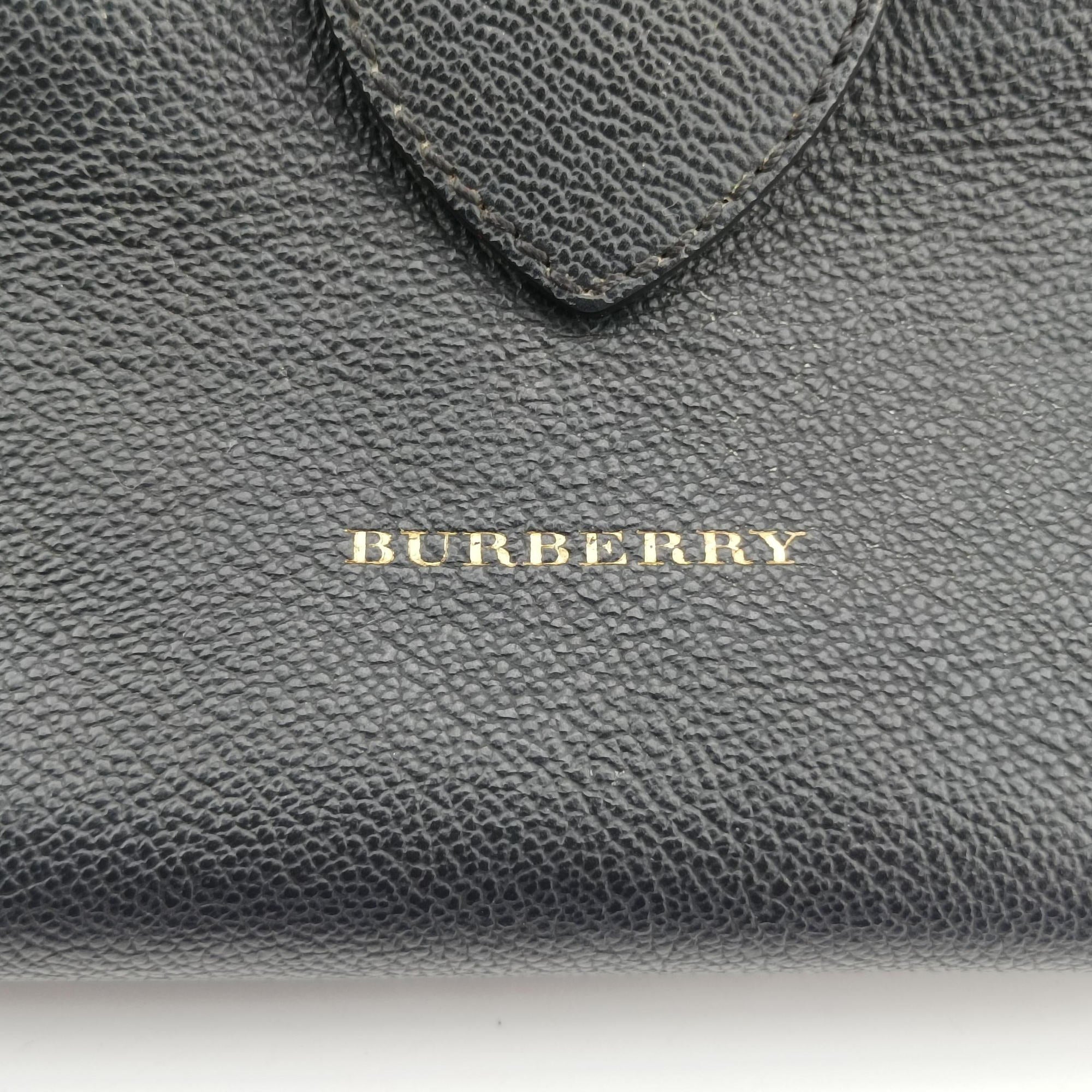 Vintage Burberry Buckle Black Leather  handbag | stylenewstar