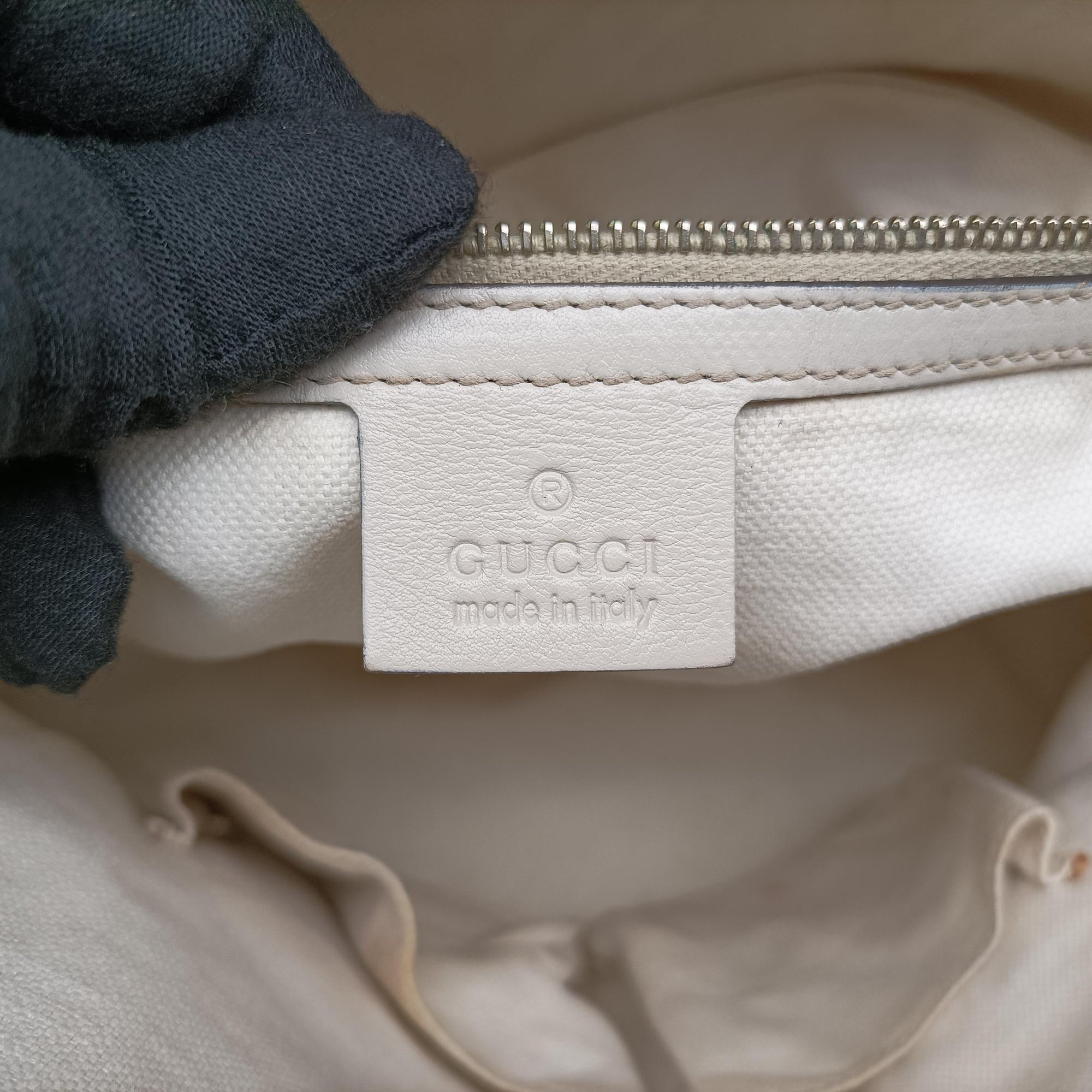 Vintage Gucci Guccissima Bree White Leather 323673 shoulderbag | stylenewstar