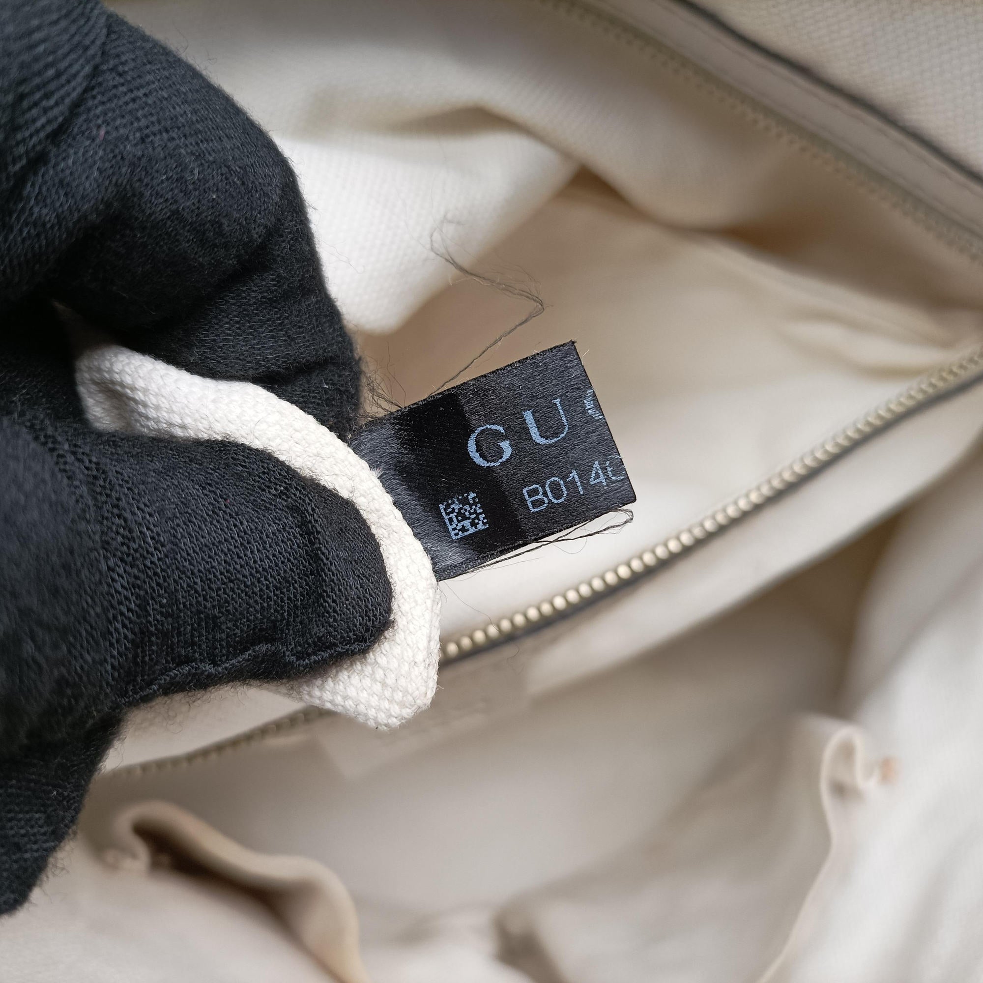 Vintage Gucci Guccissima Bree White Leather 323673 shoulderbag | stylenewstar