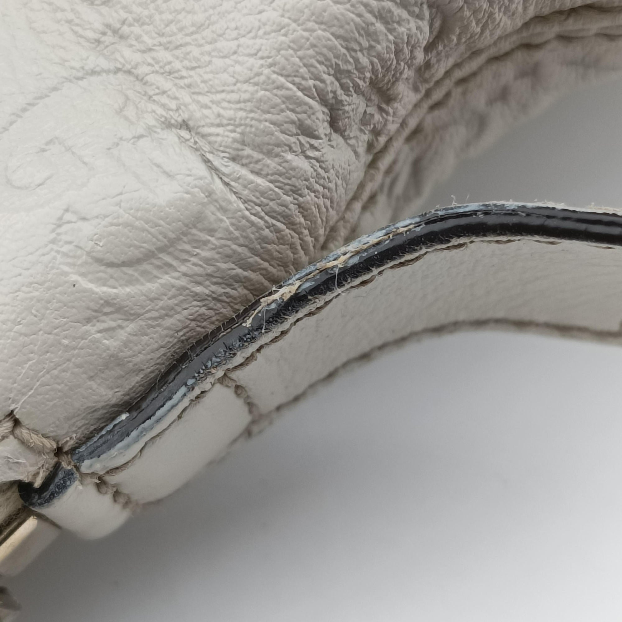 Vintage Gucci Guccissima Bree White Leather 323673 shoulderbag | stylenewstar
