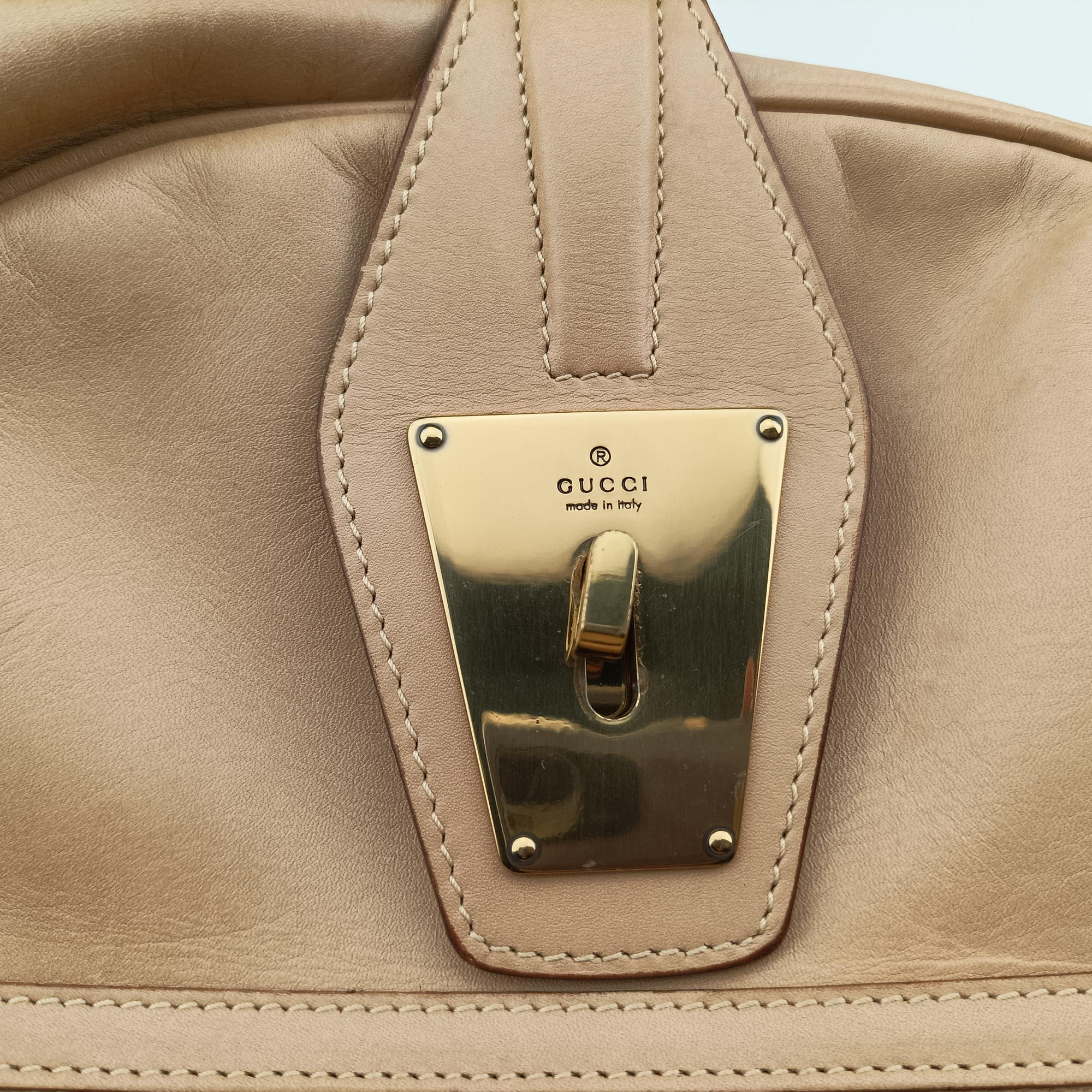 Vintage Gucci Dome Beige Leather 90670 handbag | stylenewstar