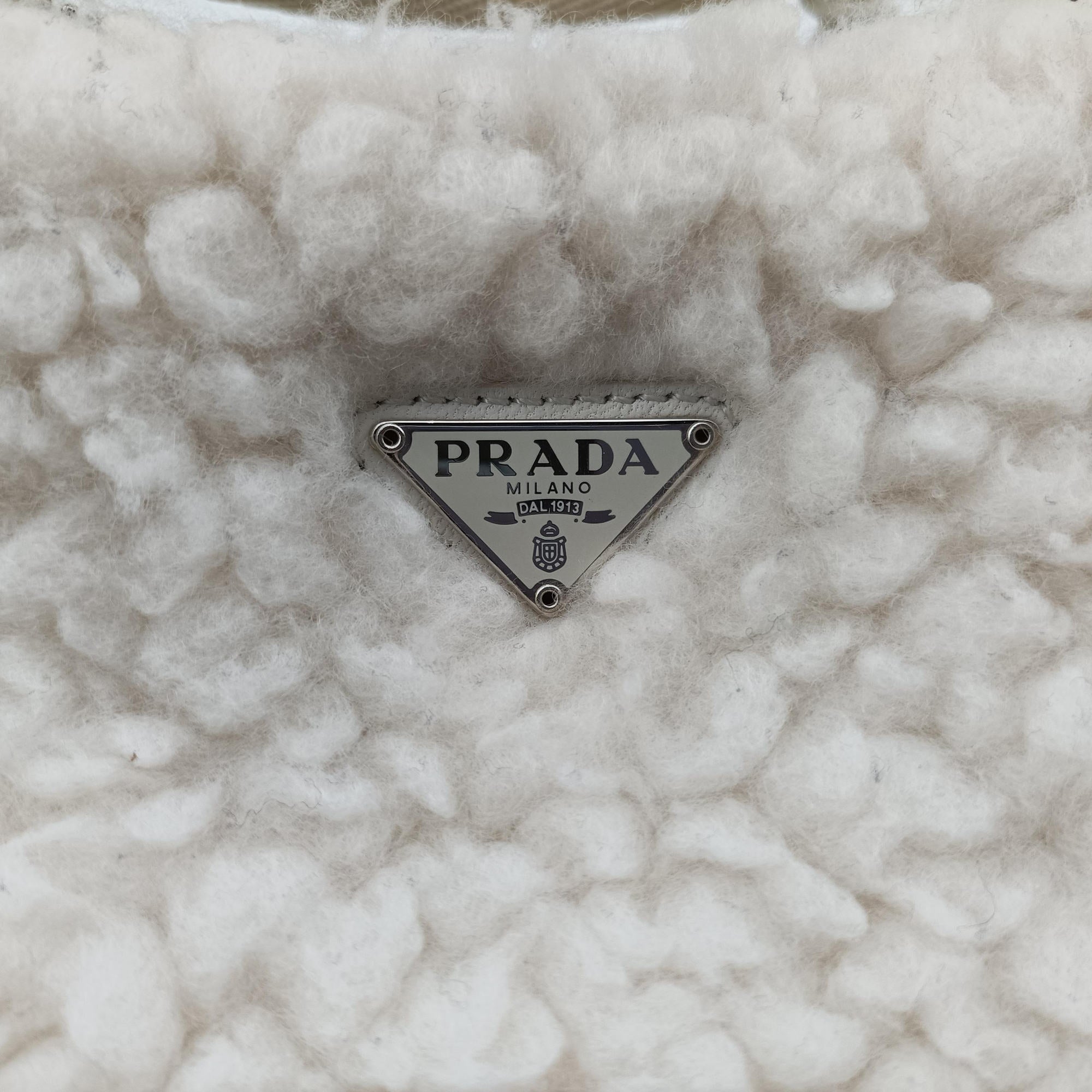 Pre-owned Prada Re-Edition 2000 White Sheep Fur × Nylon Trims 1NE515 handbag | stylenewstar
