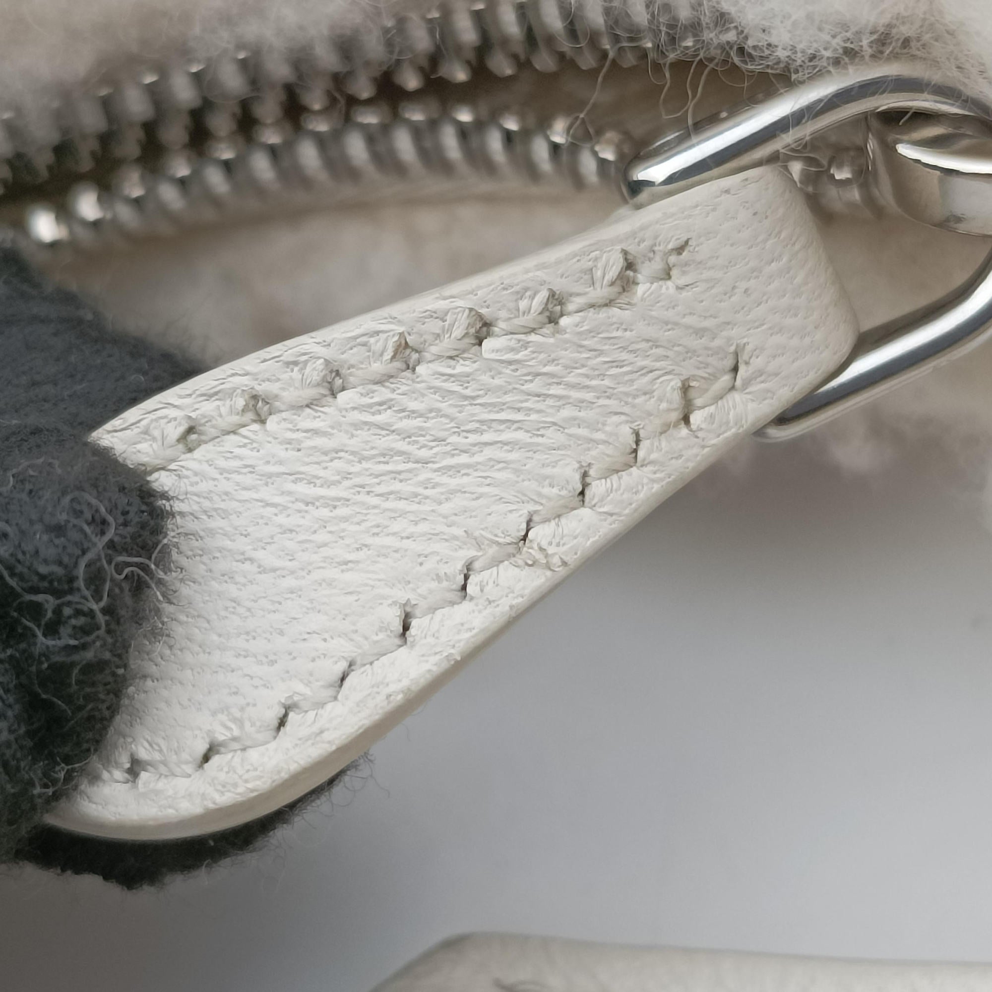 Pre-owned Prada Re-Edition 2000 White Sheep Fur × Nylon Trims 1NE515 handbag | stylenewstar