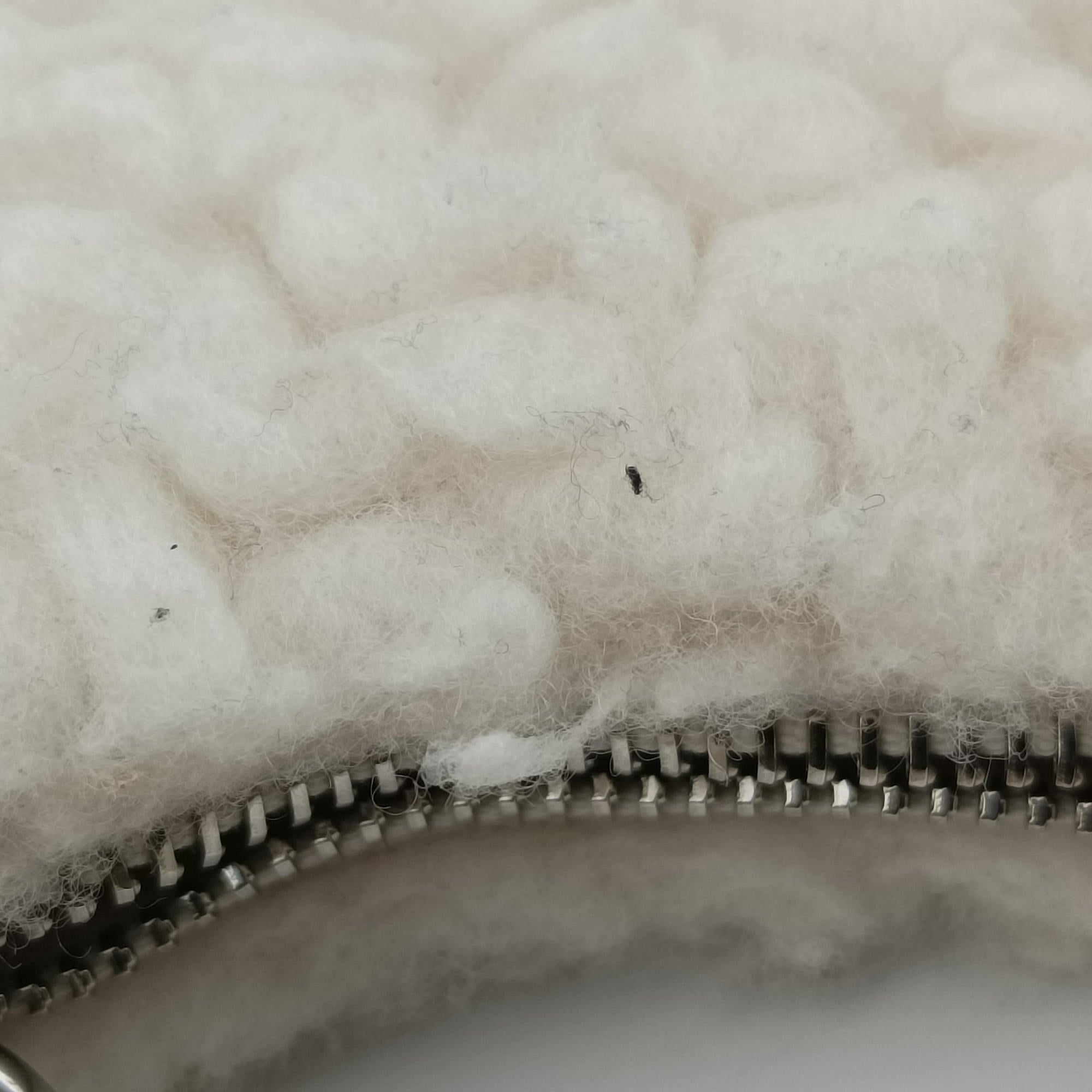 Pre-owned Prada Re-Edition 2000 White Sheep Fur × Nylon Trims 1NE515 handbag | stylenewstar