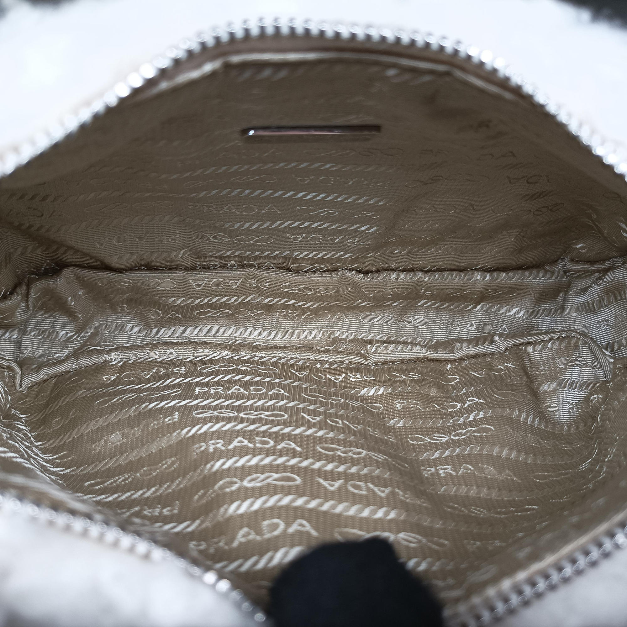 Pre-owned Prada Re-Edition 2000 White Sheep Fur × Nylon Trims 1NE515 handbag | stylenewstar