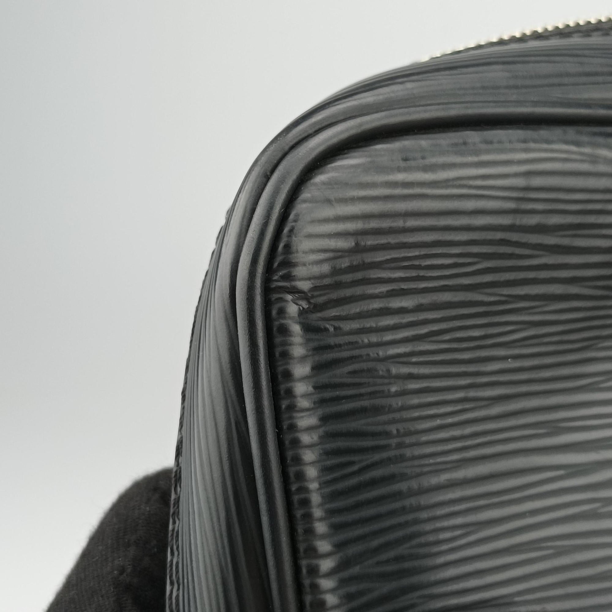Secondhand Louis Vuitton Porto Document Voyage Noir Epi M59162 handbag | stylenewstar