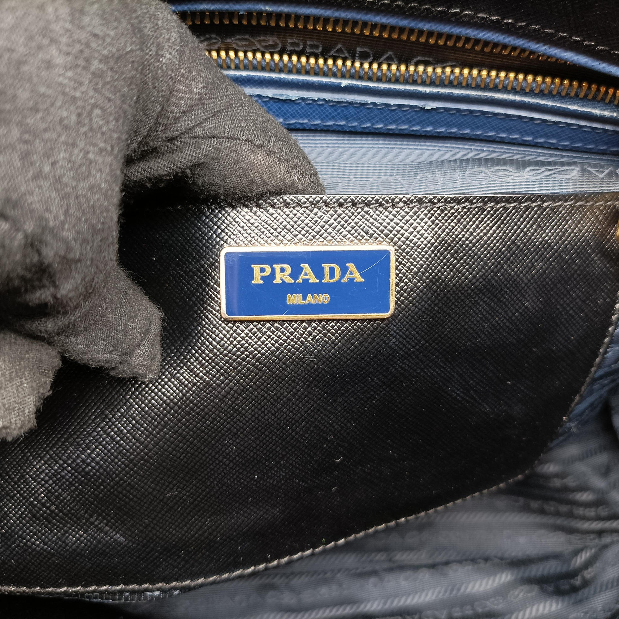 Vintage Prada Galleria Black SAFFIANO Leather BN2274 handbag | stylenewstar