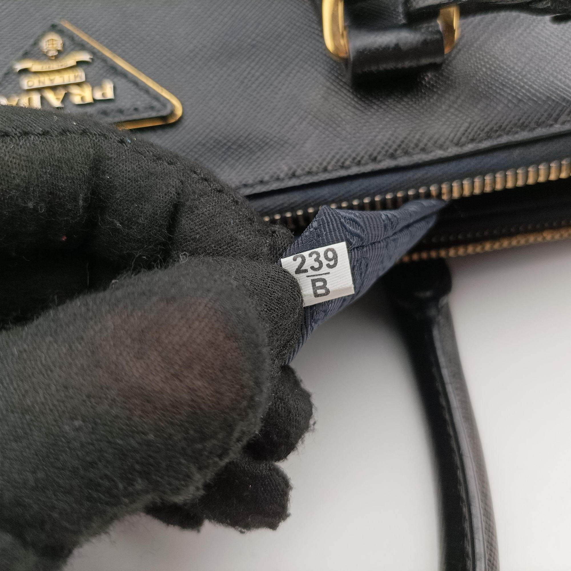 Vintage Prada Galleria Black SAFFIANO Leather BN2274 handbag | stylenewstar