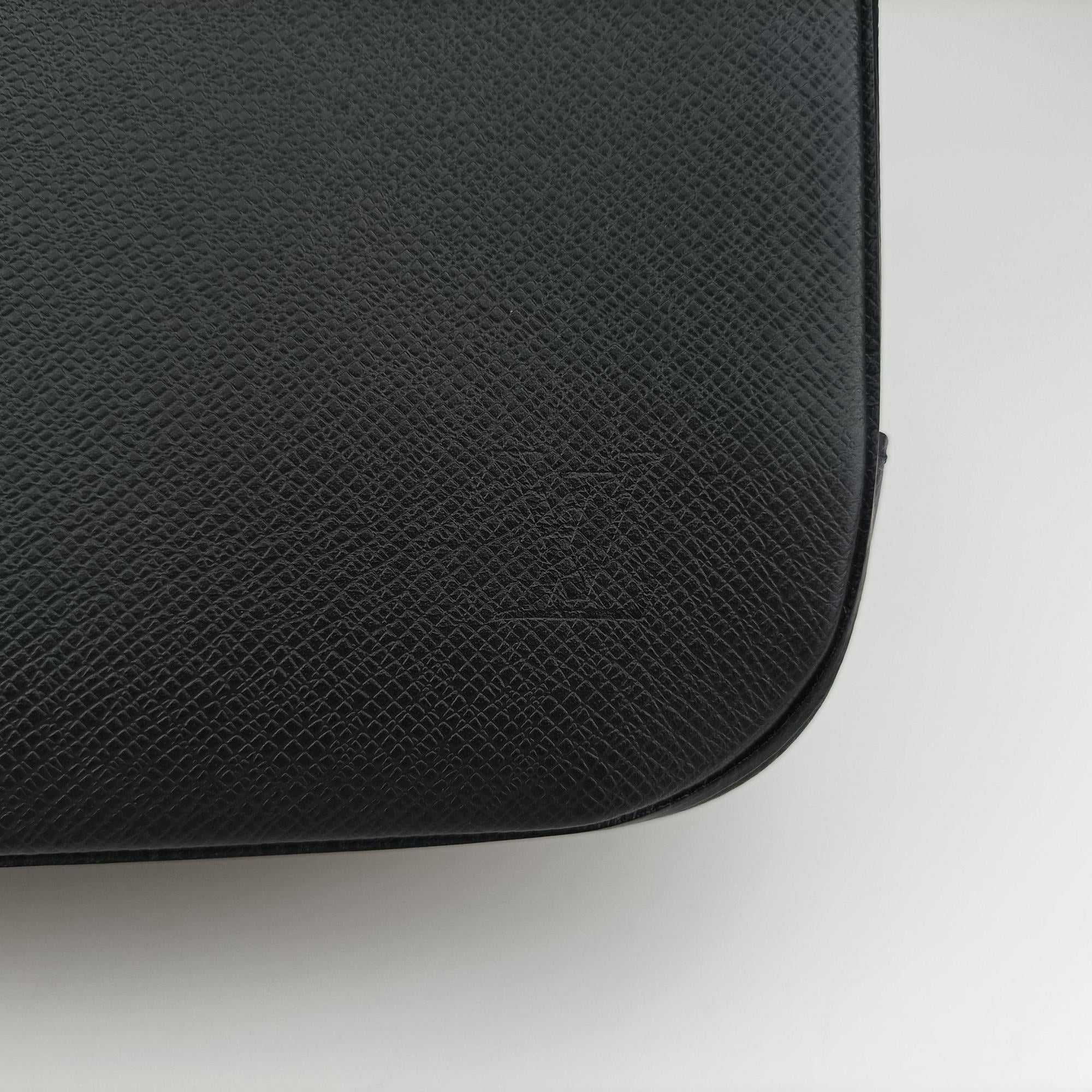 Pre-owned Louis Vuitton Neo Igor Ardoise Taiga M32782 handbag | stylenewstar