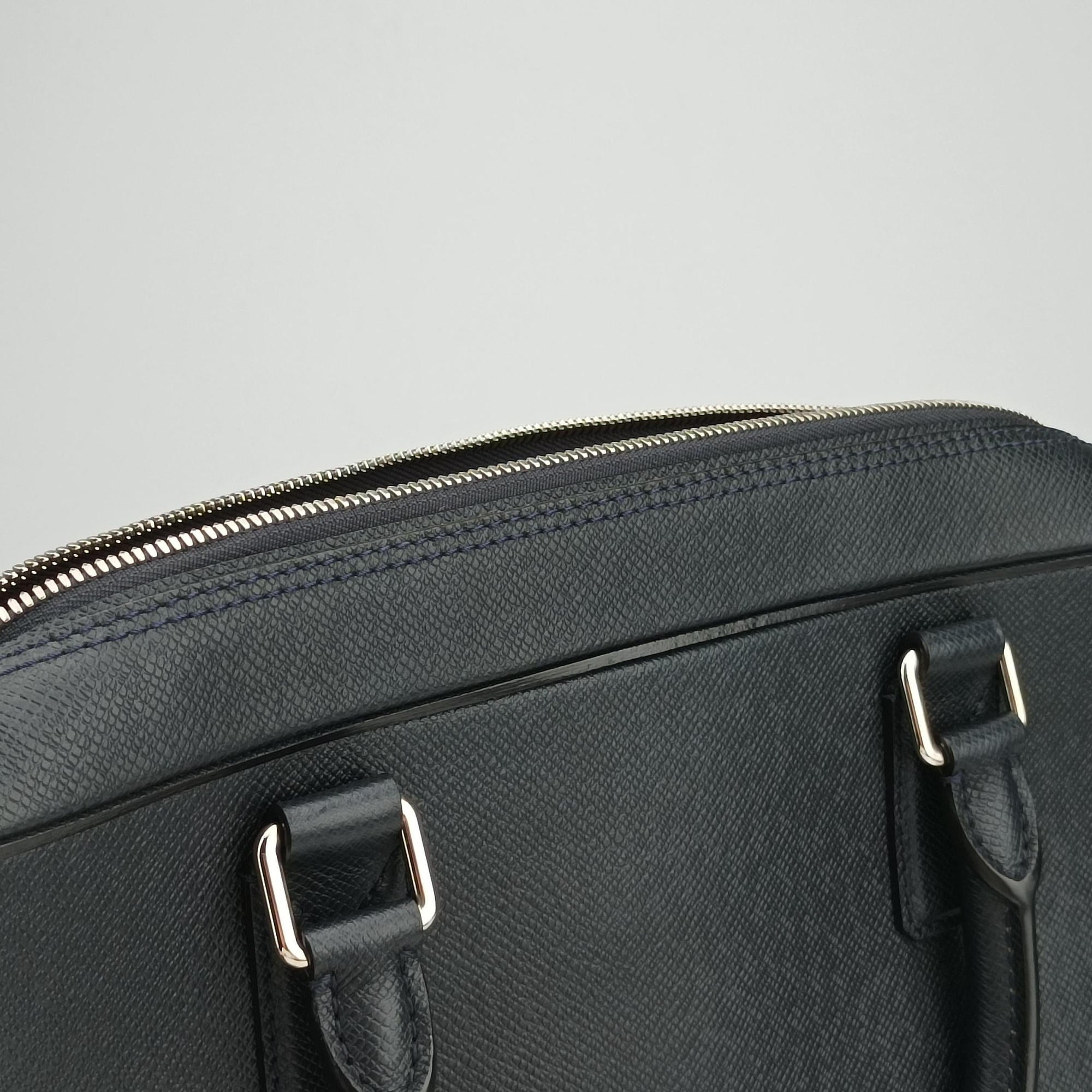 Pre-owned Louis Vuitton Neo Igor Ardoise Taiga M32782 handbag | stylenewstar