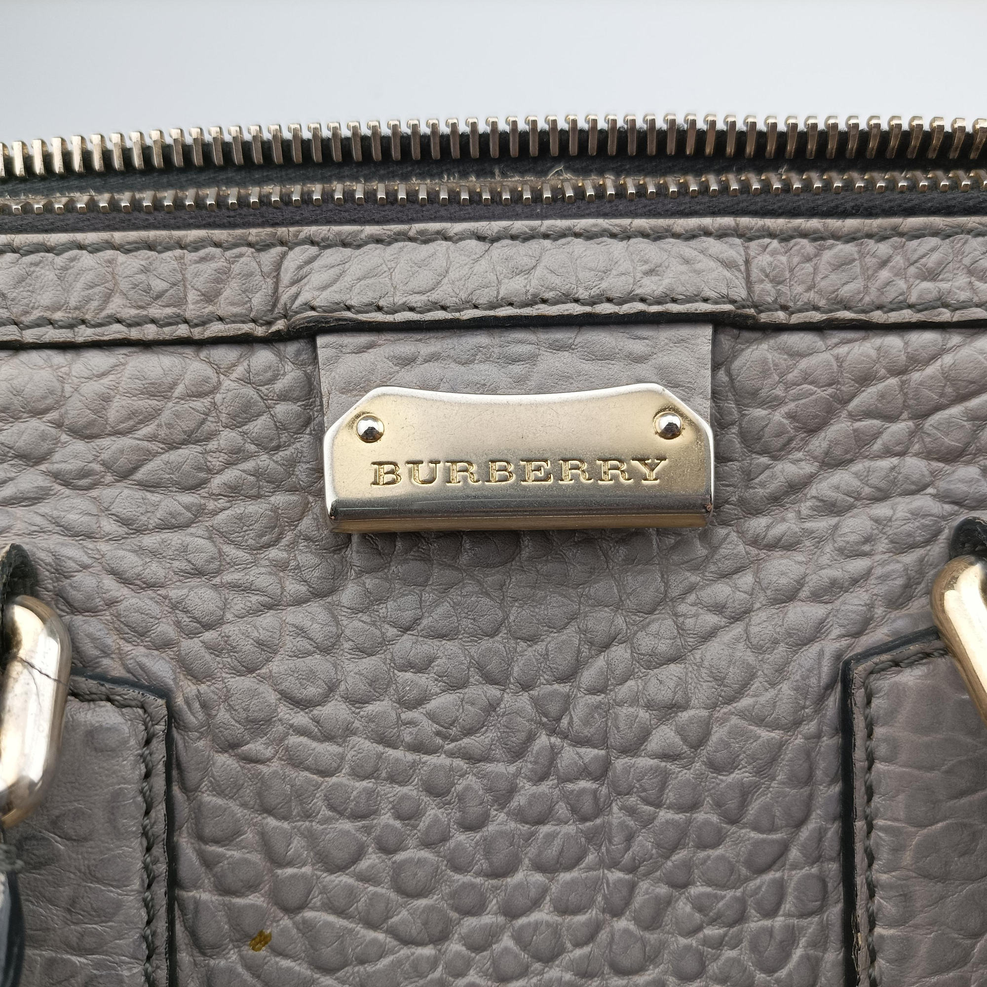Vintage Burberry Clifton Grey Leather  shoulderbag | stylenewstar