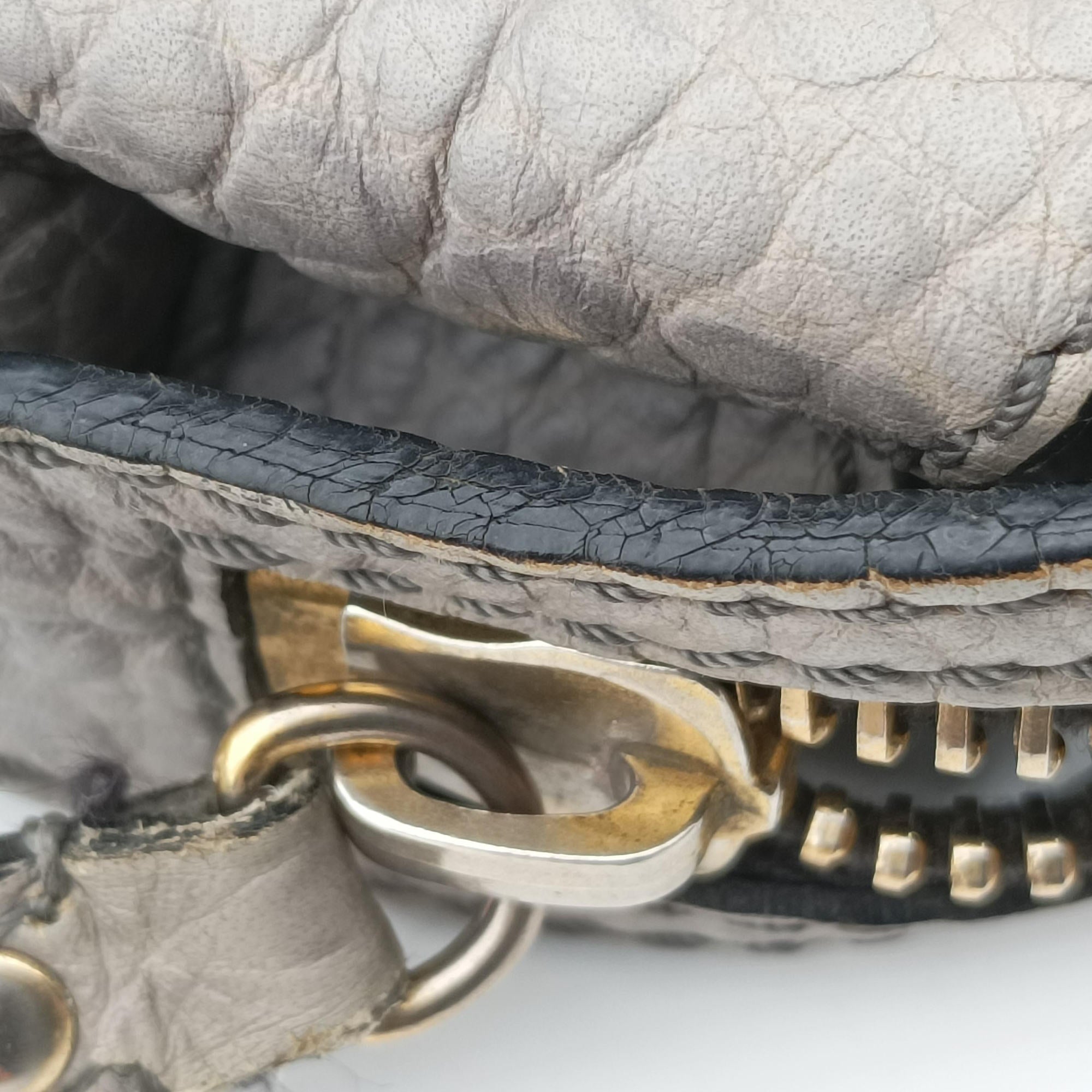 Vintage Burberry Clifton Grey Leather  shoulderbag | stylenewstar