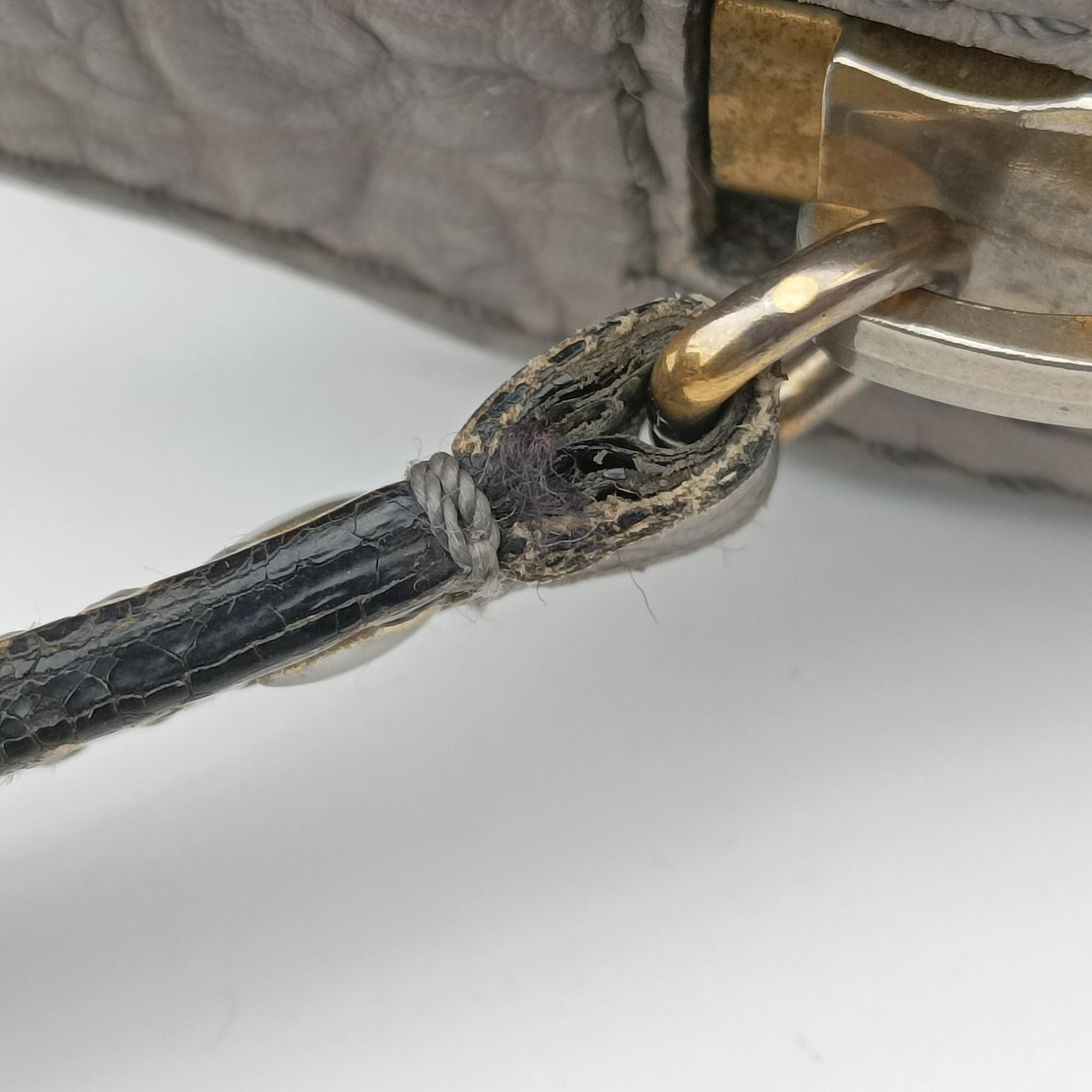 Vintage Burberry Clifton Grey Leather  shoulderbag | stylenewstar