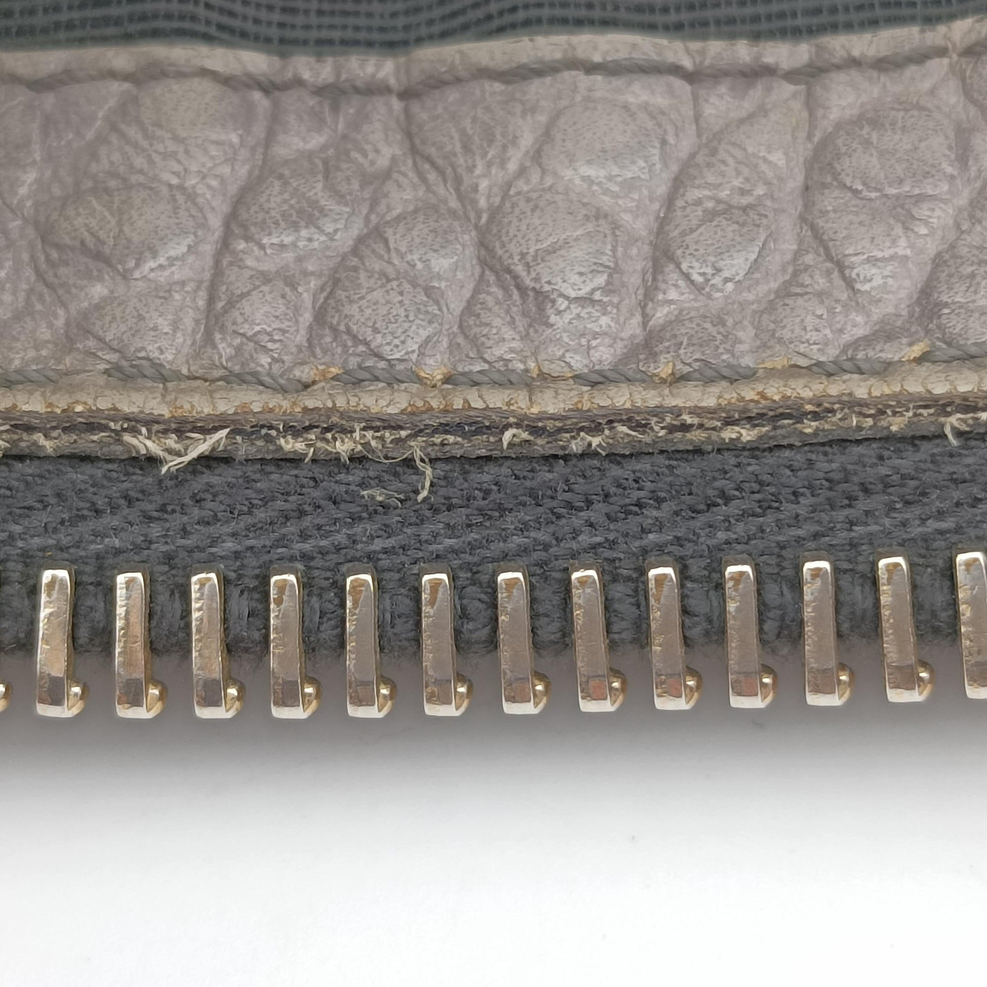 Vintage Burberry Clifton Grey Leather  shoulderbag | stylenewstar