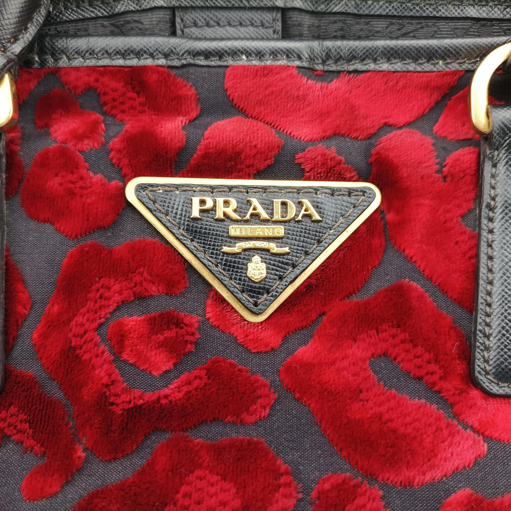 Vintage Prada Tessuto Stampato Red × Black Velvet × Saffiano Leather BN1877 shoulderbag | stylenewstar