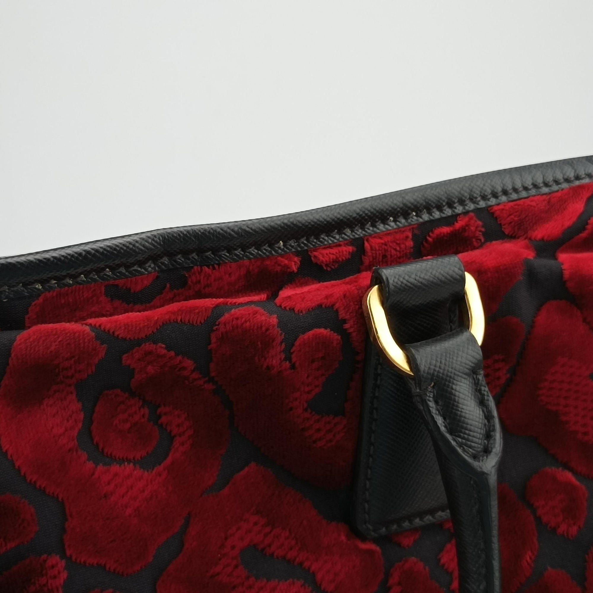 Vintage Prada Tessuto Stampato Red × Black Velvet × Saffiano Leather BN1877 shoulderbag | stylenewstar