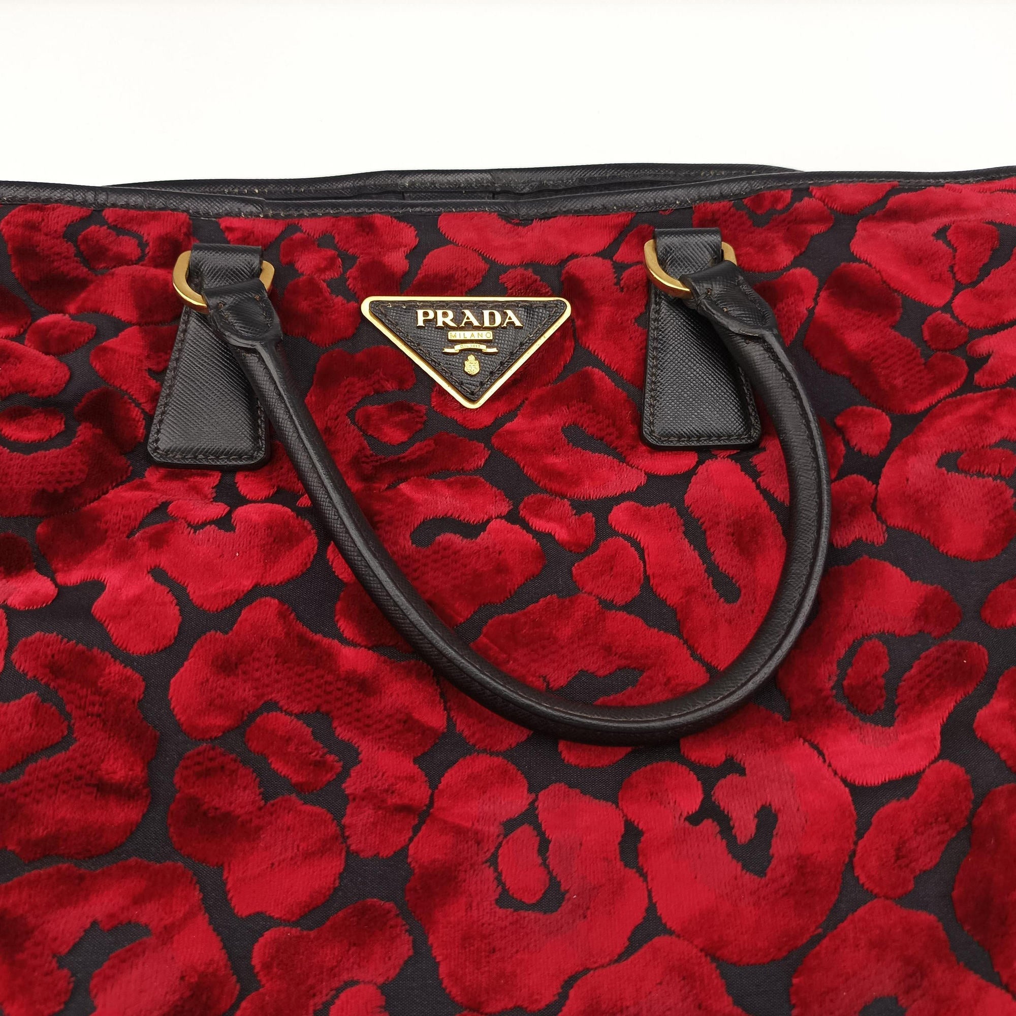 Vintage Prada Tessuto Stampato Red × Black Velvet × Saffiano Leather BN1877 shoulderbag | stylenewstar