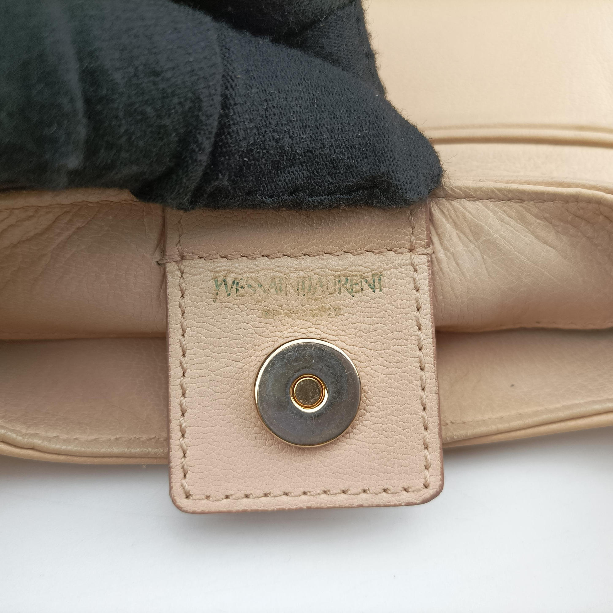 Pre-owned Yves Saint Laurent Mombasa Beige Leather 129026 handbag | stylenewstar