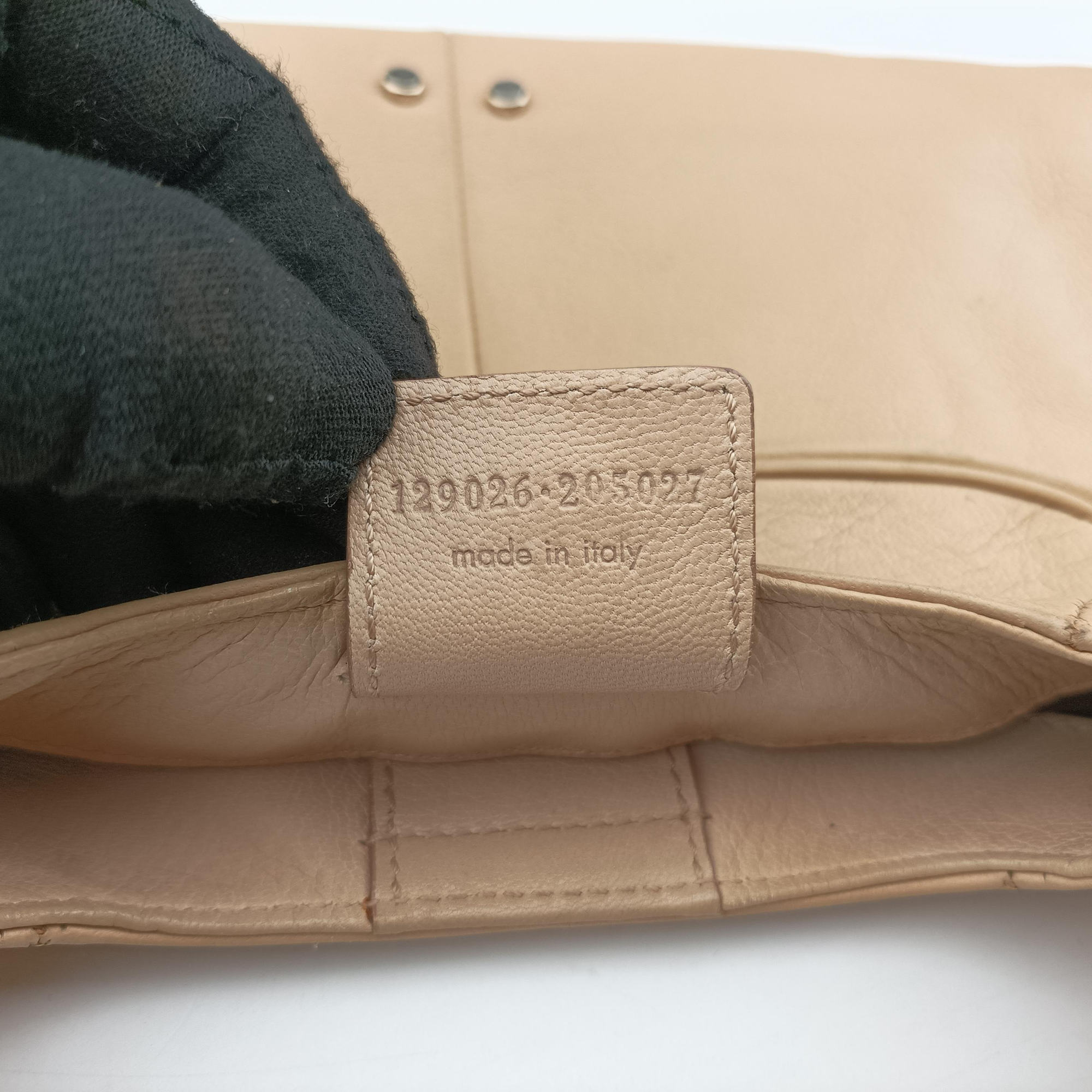 Pre-owned Yves Saint Laurent Mombasa Beige Leather 129026 handbag | stylenewstar