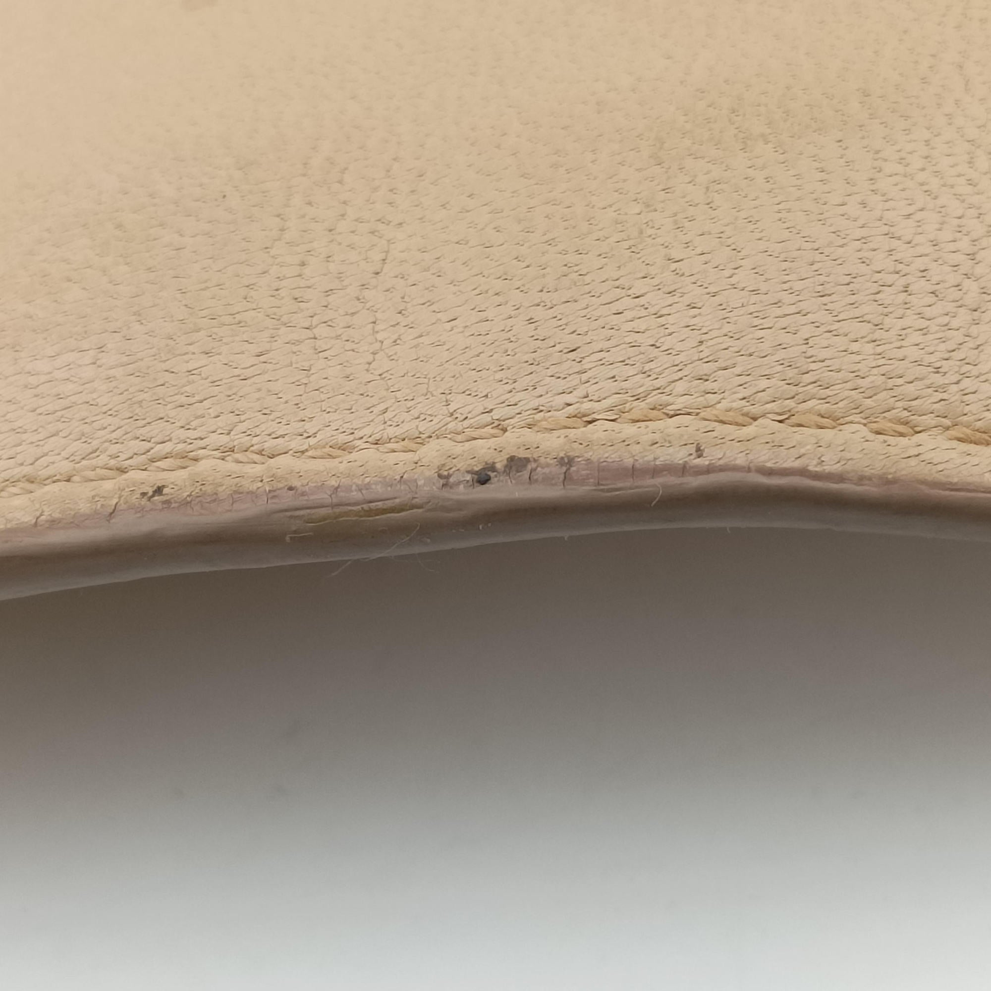 Pre-owned Yves Saint Laurent Mombasa Beige Leather 129026 handbag | stylenewstar