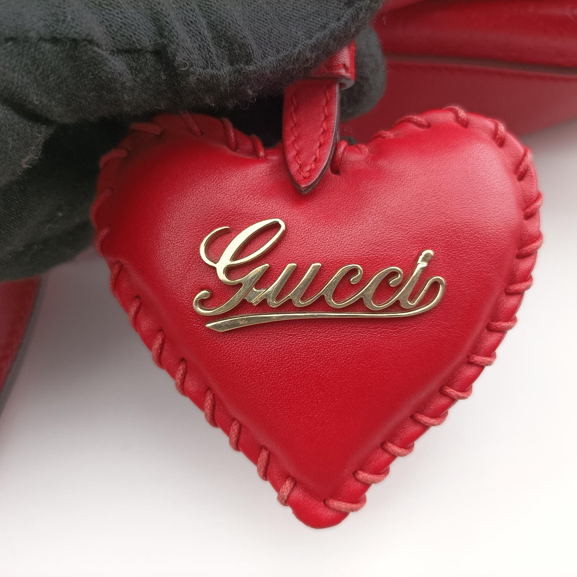 Pre-owned Gucci Valentine heart charm Red Leather 309122 shoulderbag | stylenewstar