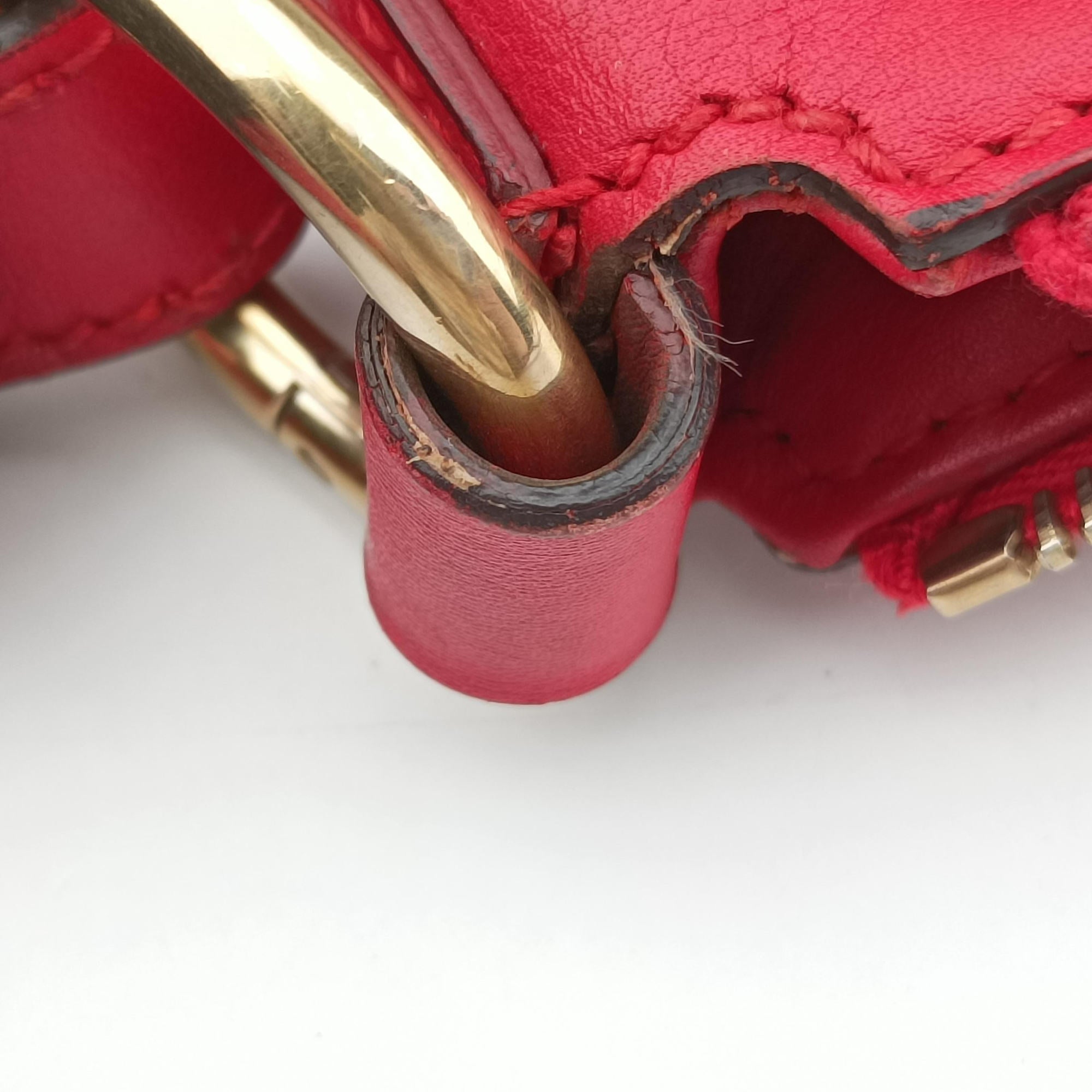 Pre-owned Gucci Valentine heart charm Red Leather 309122 shoulderbag | stylenewstar