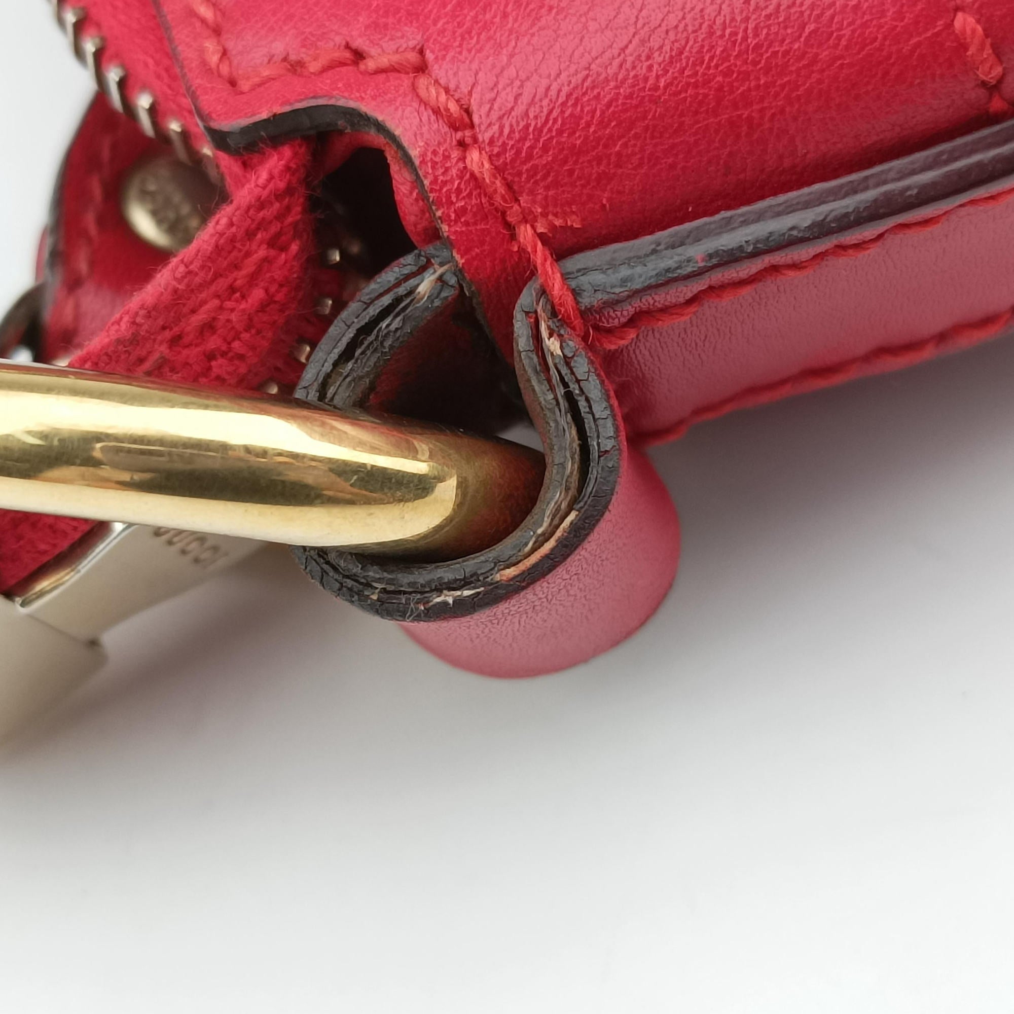 Pre-owned Gucci Valentine heart charm Red Leather 309122 shoulderbag | stylenewstar