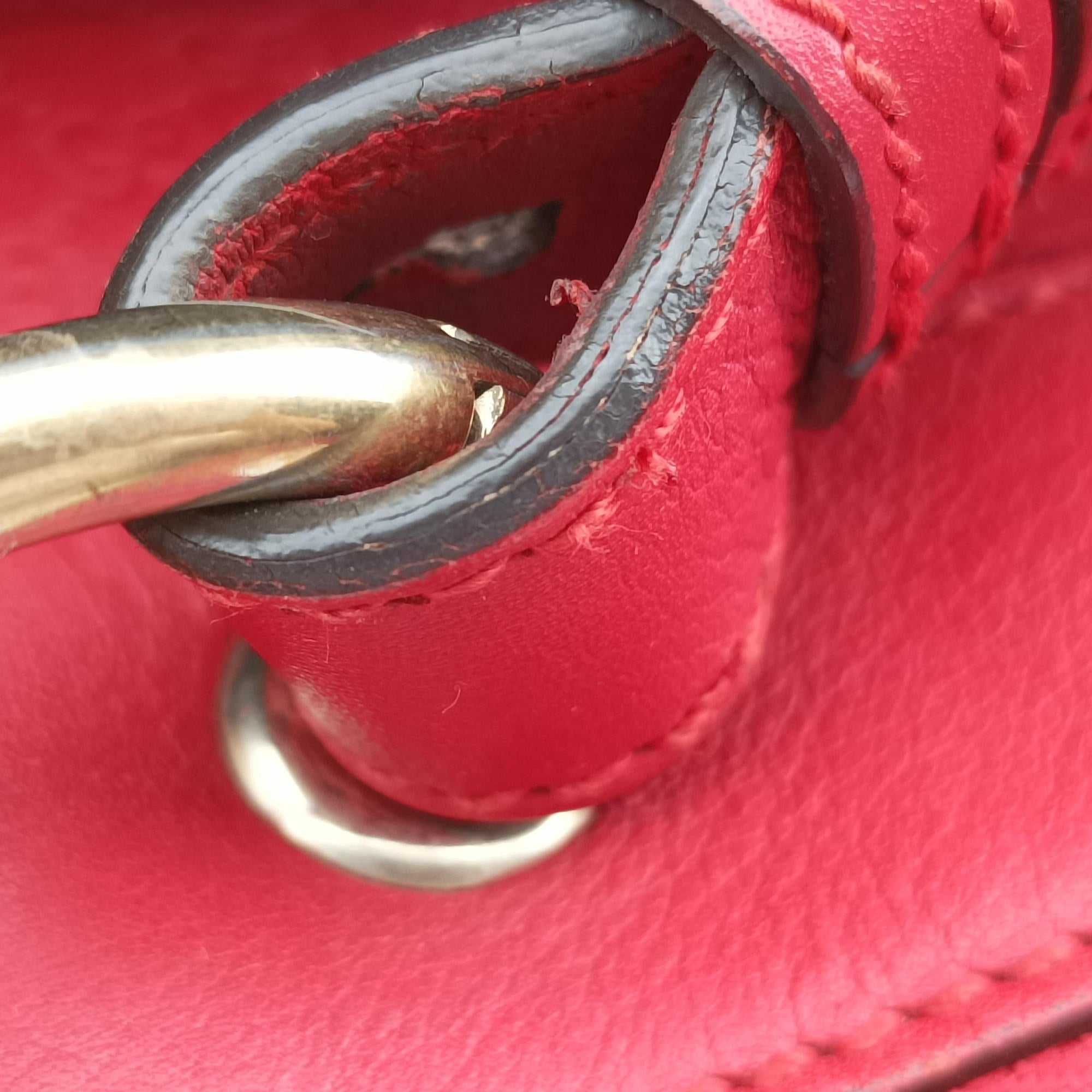 Pre-owned Gucci Valentine heart charm Red Leather 309122 shoulderbag | stylenewstar