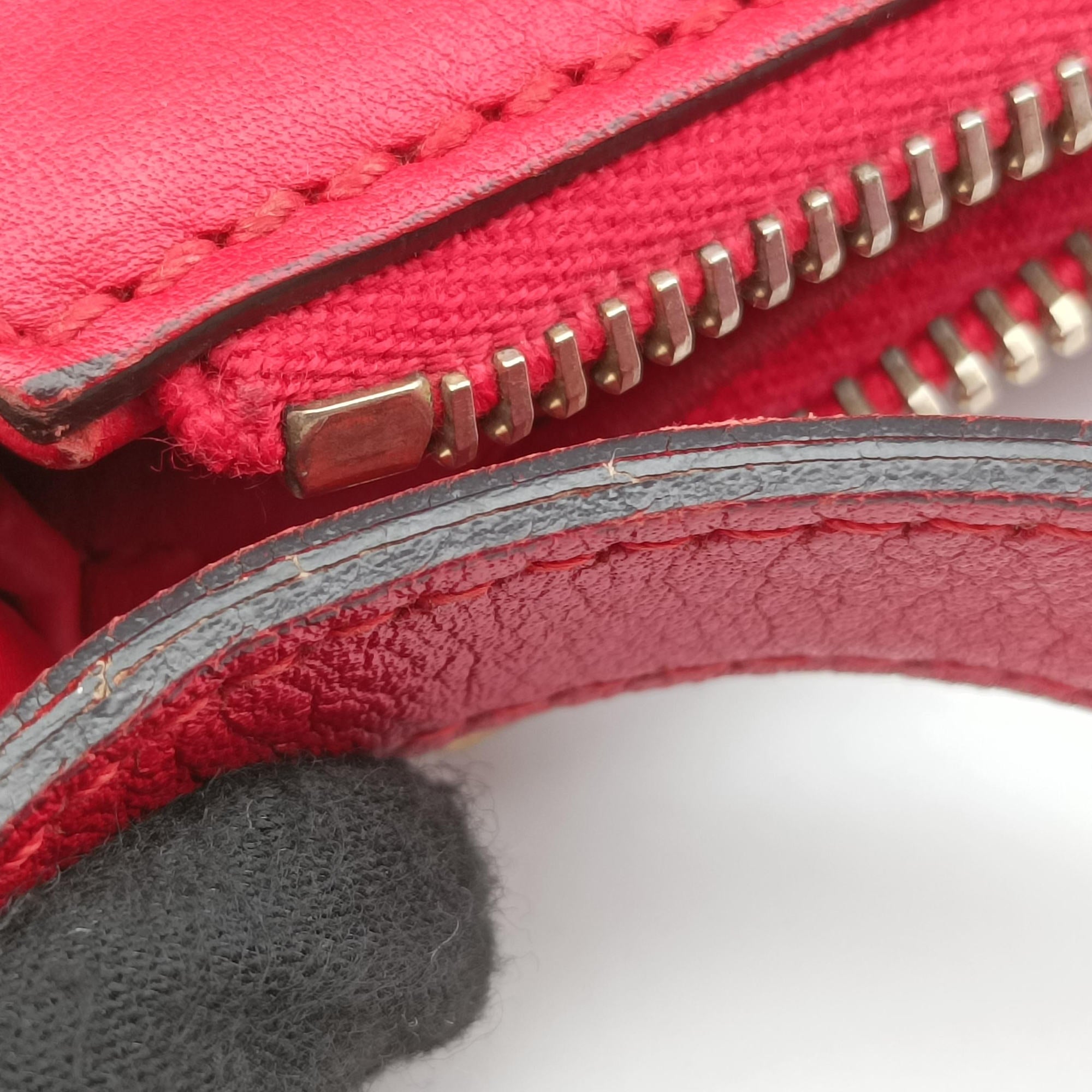 Pre-owned Gucci Valentine heart charm Red Leather 309122 shoulderbag | stylenewstar