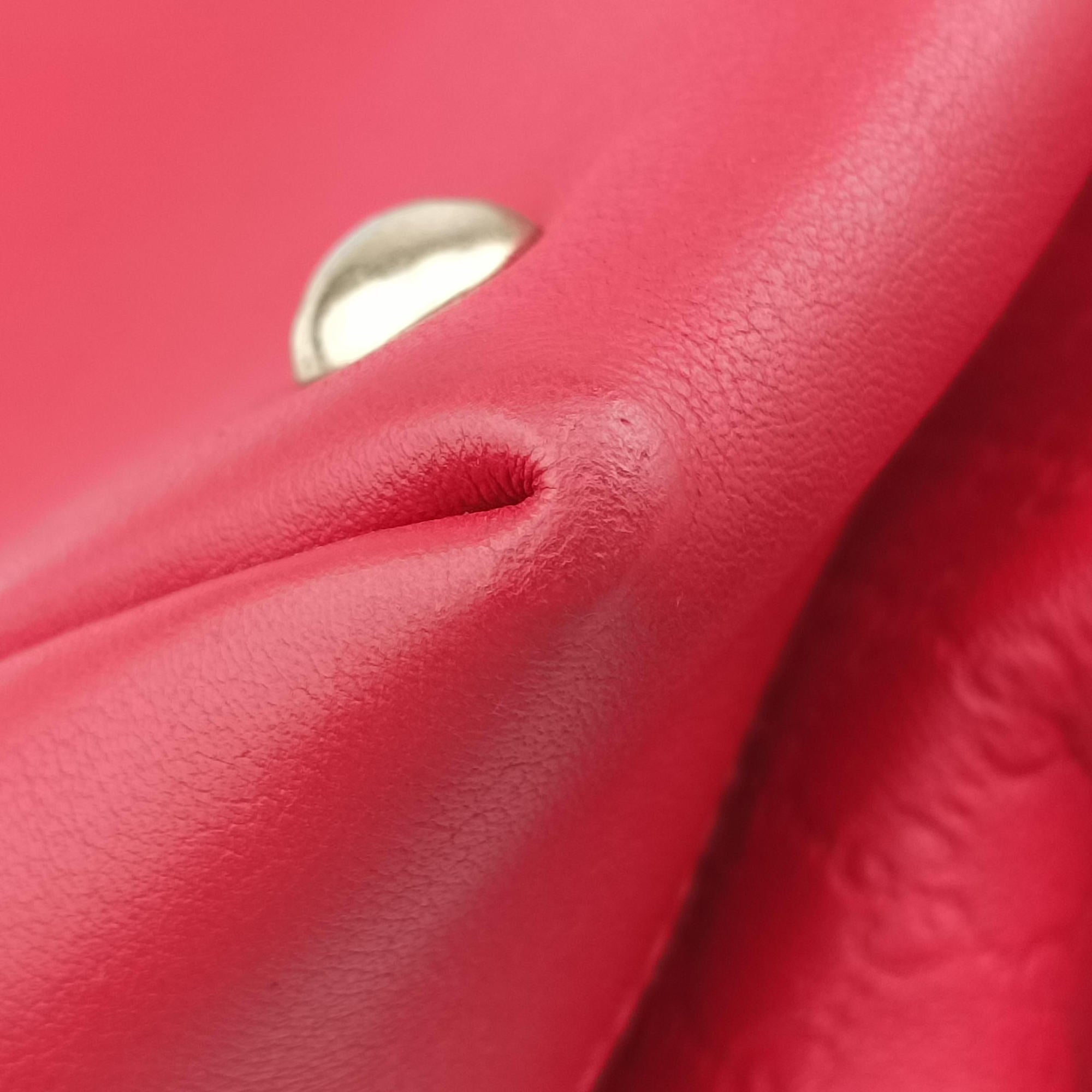 Pre-owned Gucci Valentine heart charm Red Leather 309122 shoulderbag | stylenewstar