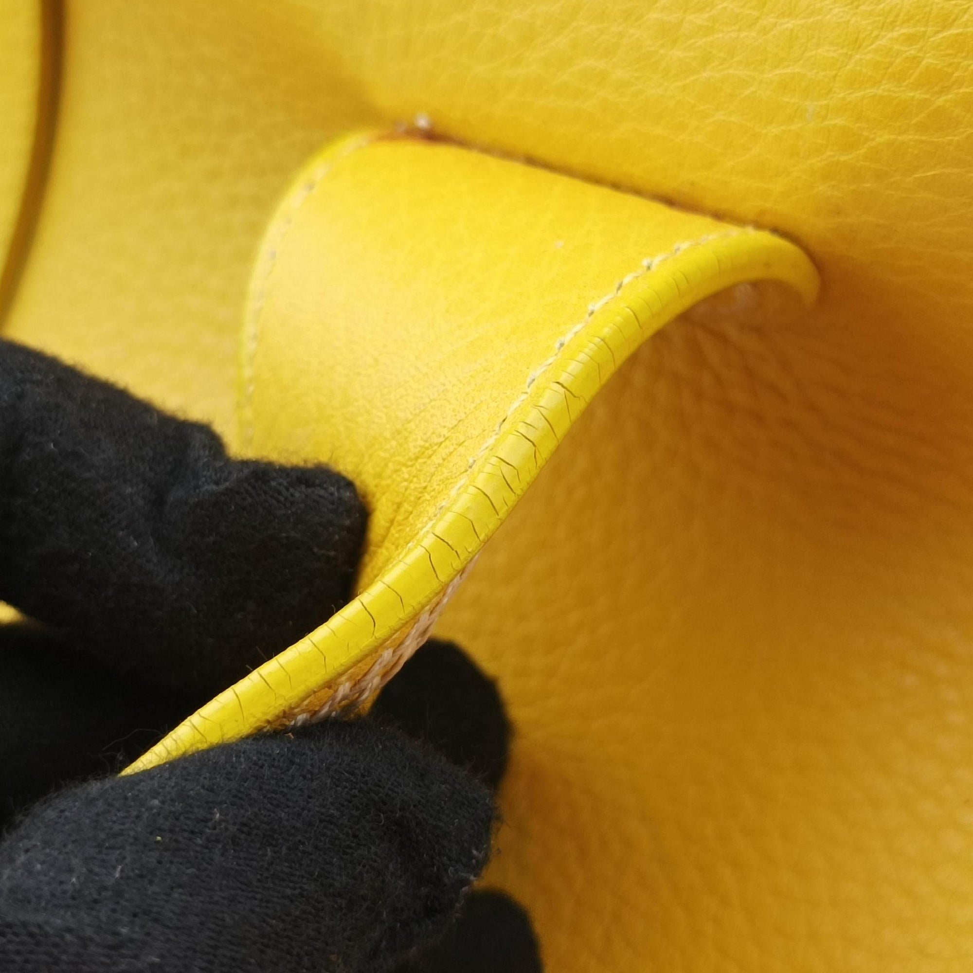 Pre-owned Christian Dior Detective Yellow Leather  handbag | stylenewstar