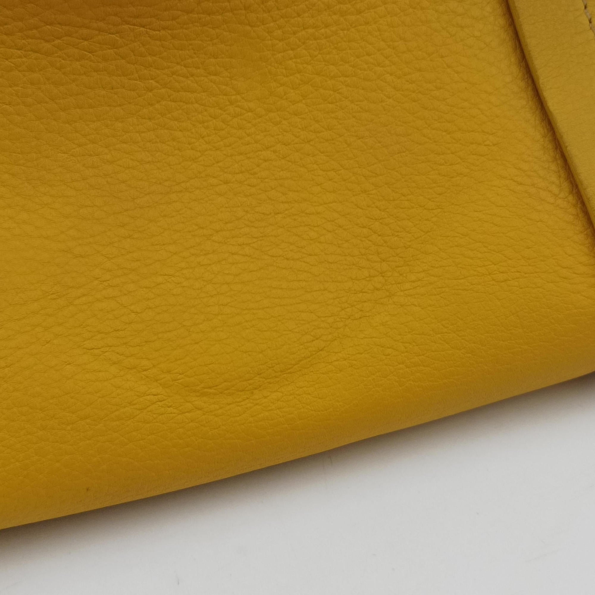 Pre-owned Christian Dior Detective Yellow Leather  handbag | stylenewstar