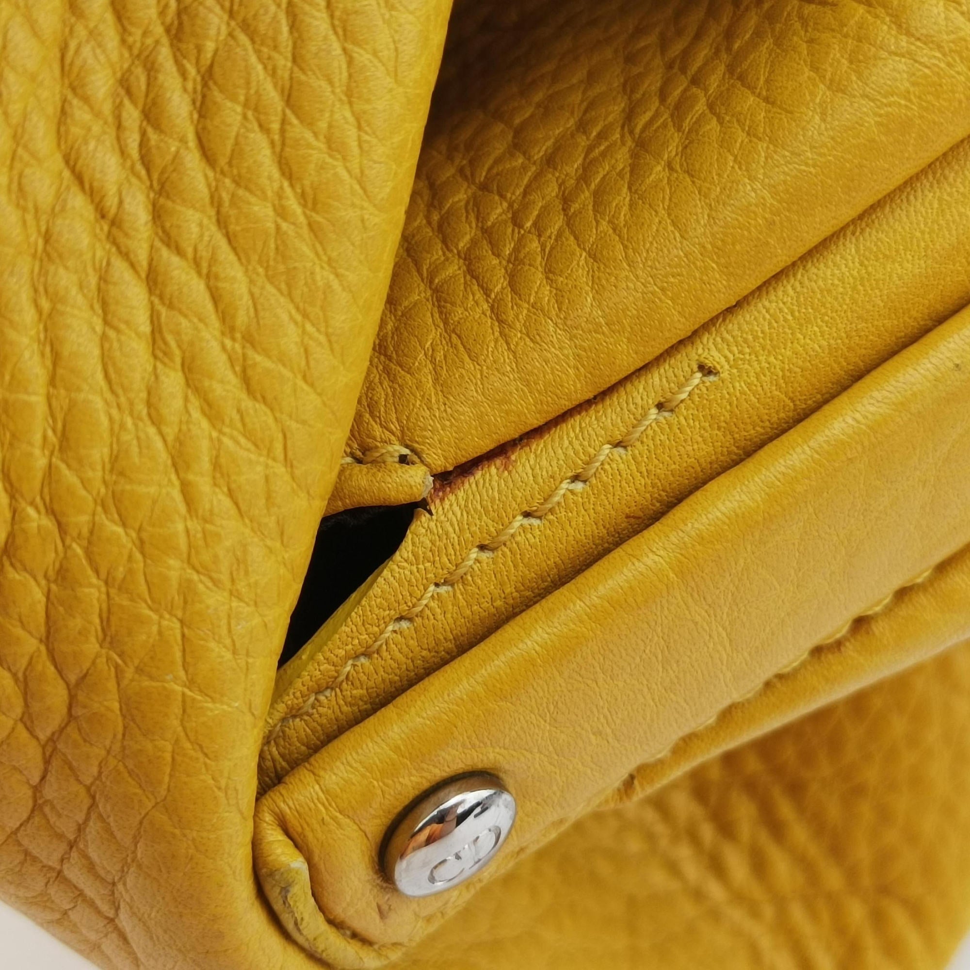 Pre-owned Christian Dior Detective Yellow Leather  handbag | stylenewstar
