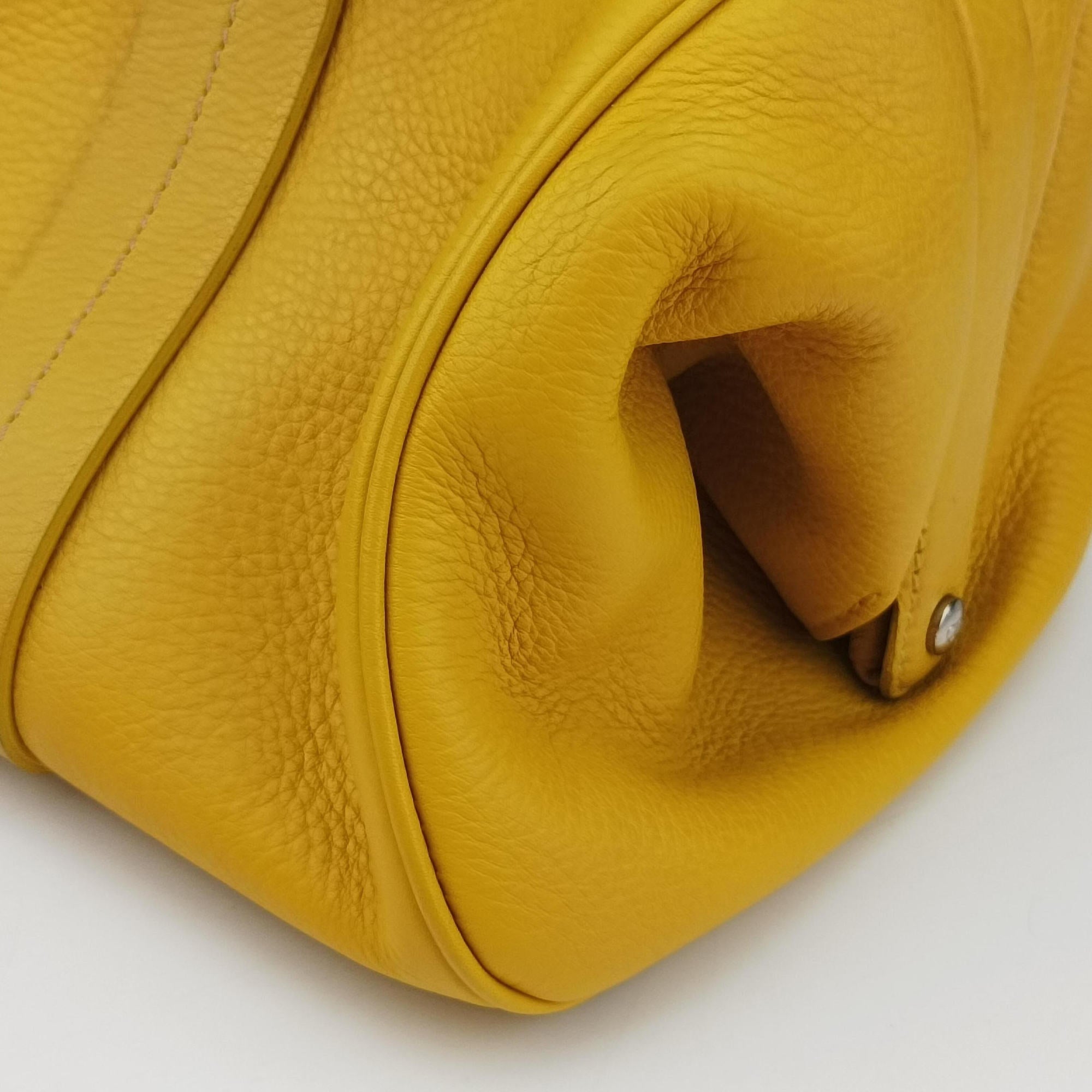 Pre-owned Christian Dior Detective Yellow Leather  handbag | stylenewstar