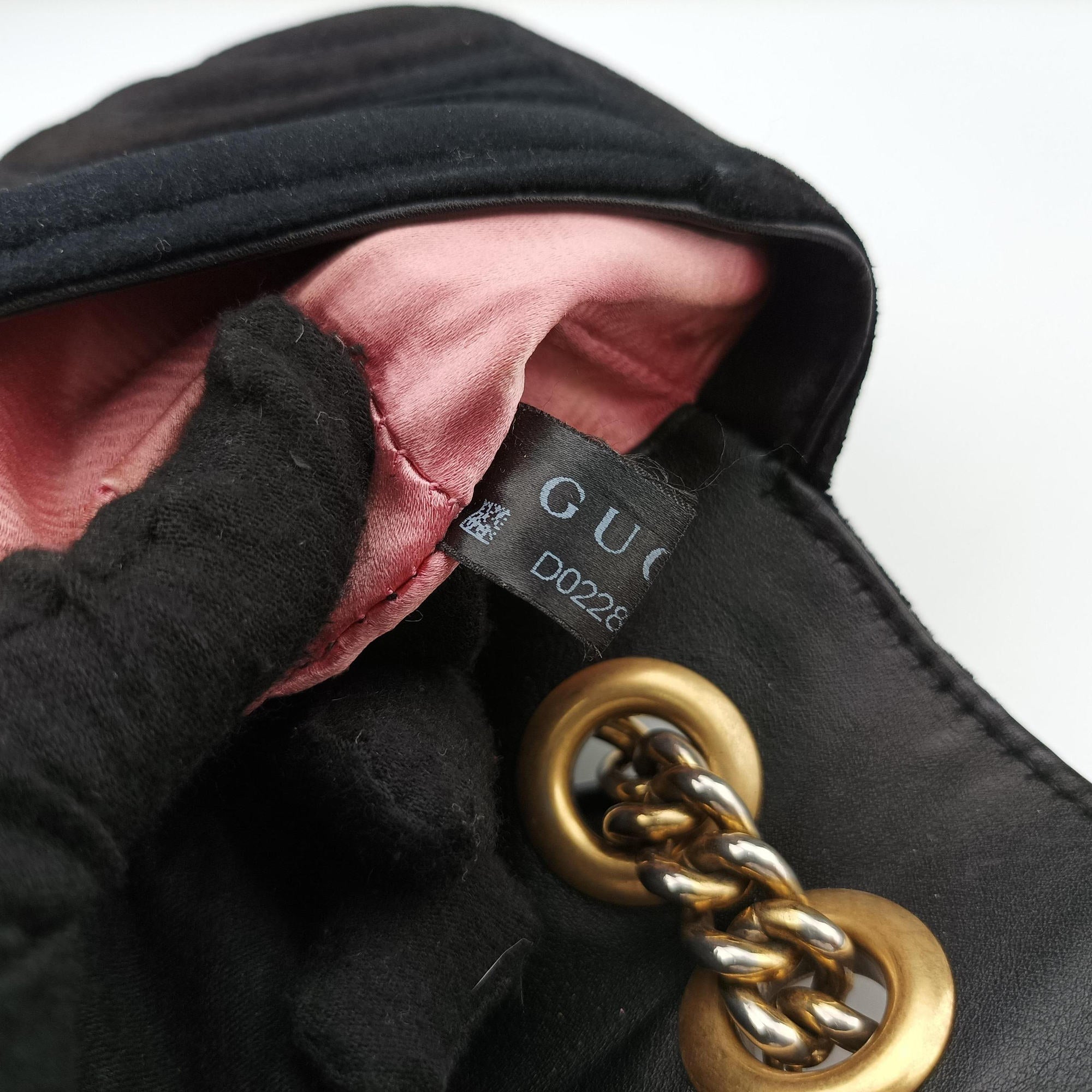 Pre-owned Gucci GG Marmont Black velour 446744 shoulderbag | stylenewstar