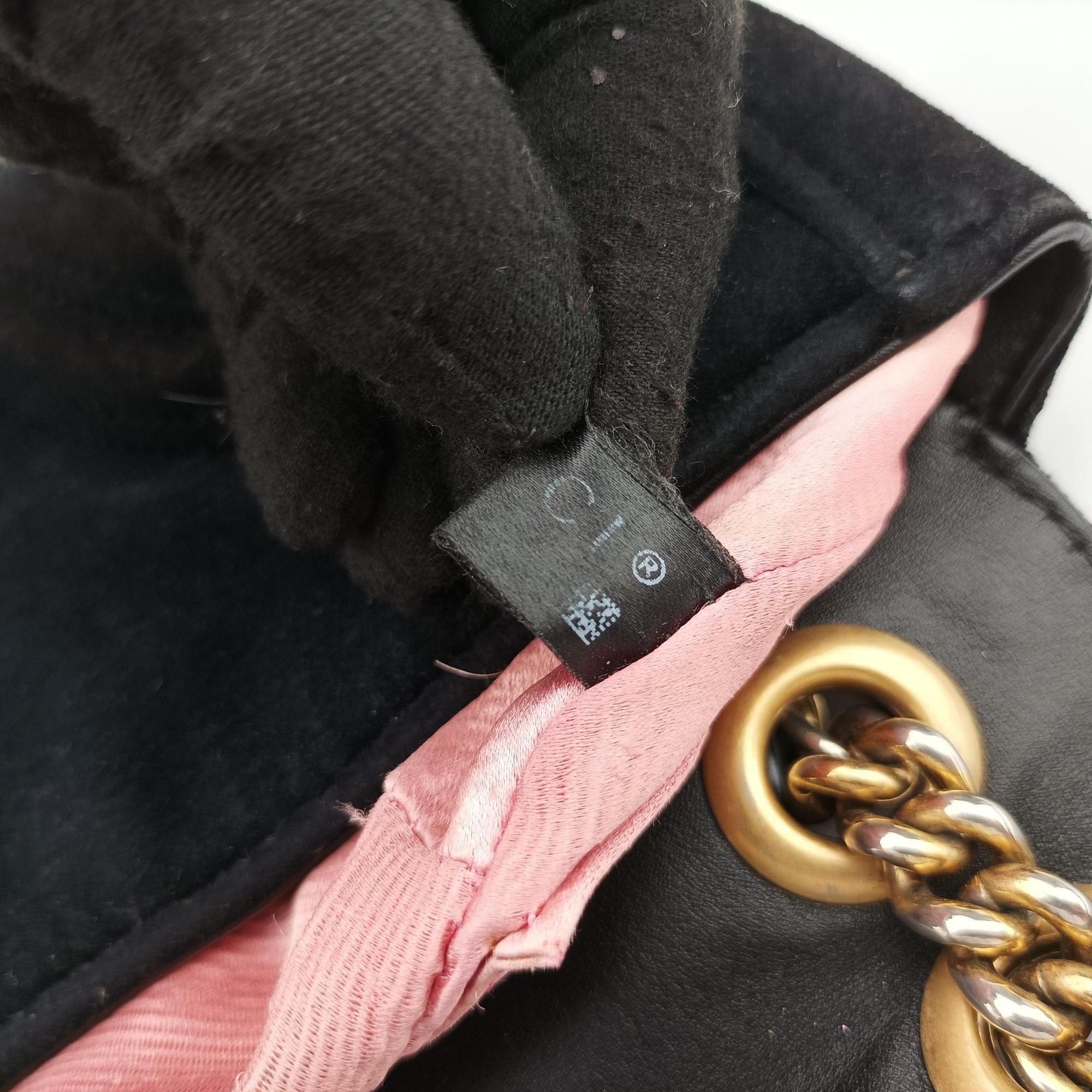 Pre-owned Gucci GG Marmont Black velour 446744 shoulderbag | stylenewstar
