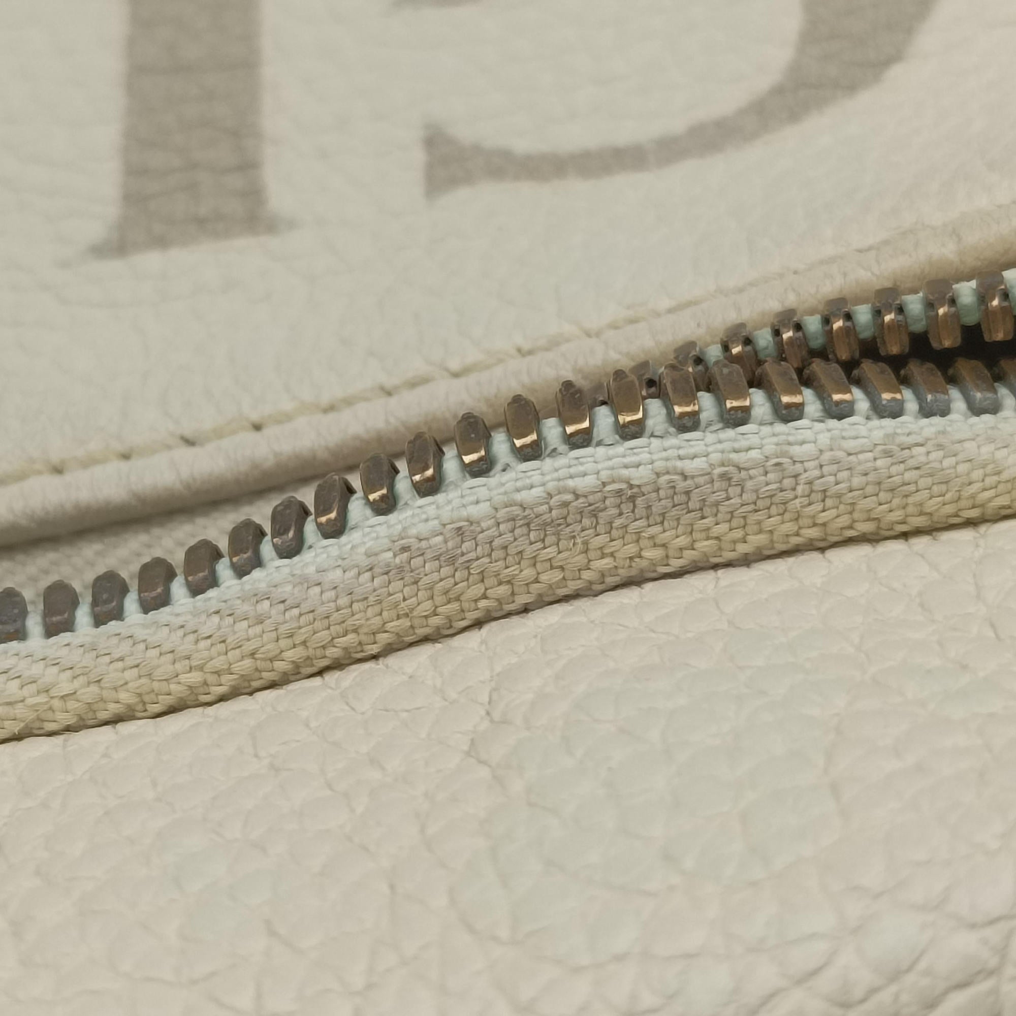 Vintage Gucci Gucci Print White Leather 530412 bum bag/waist bag | stylenewstar