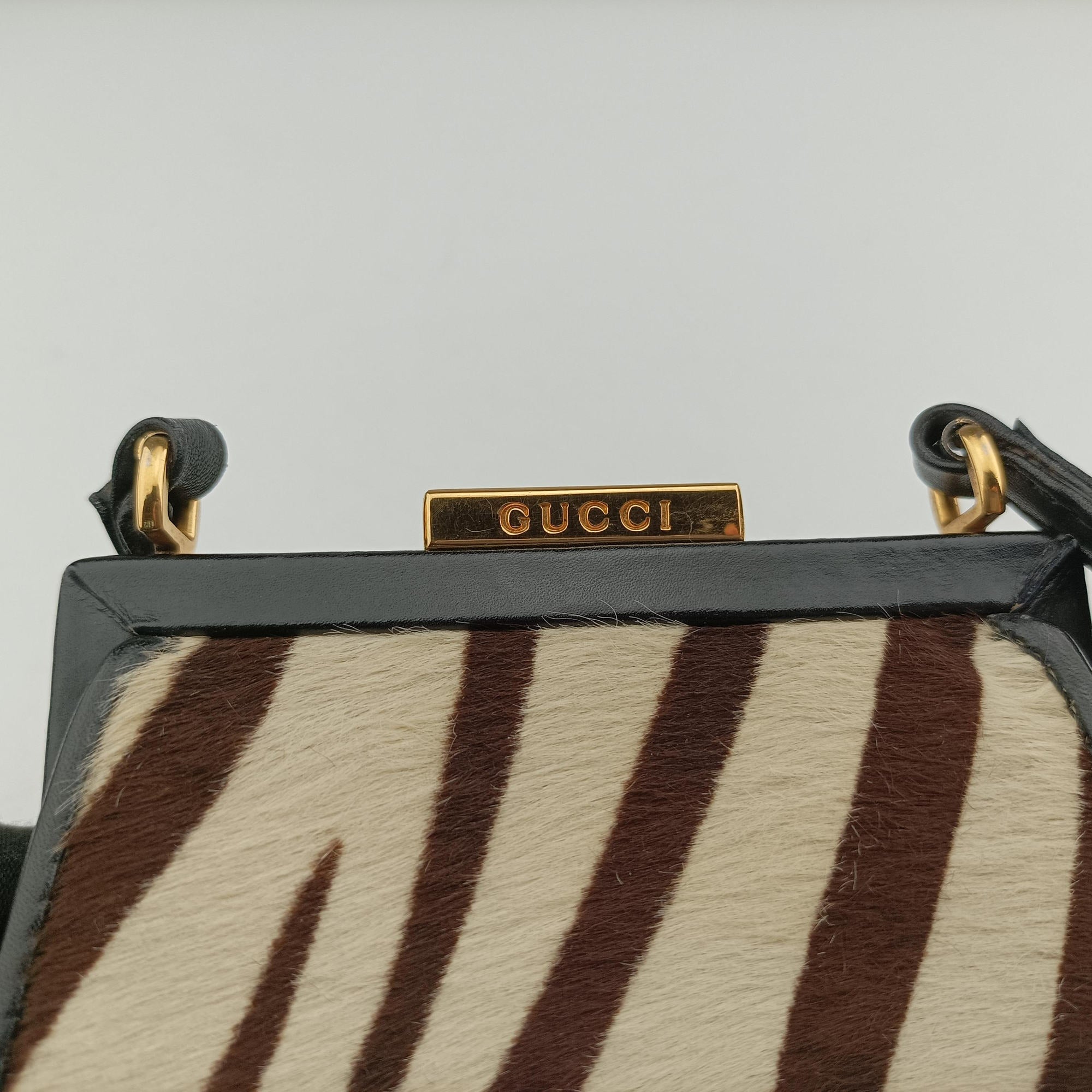 Pre-owned Gucci Zebra print Beige x black Ponyhair×Leather  shoulderbag | stylenewstar