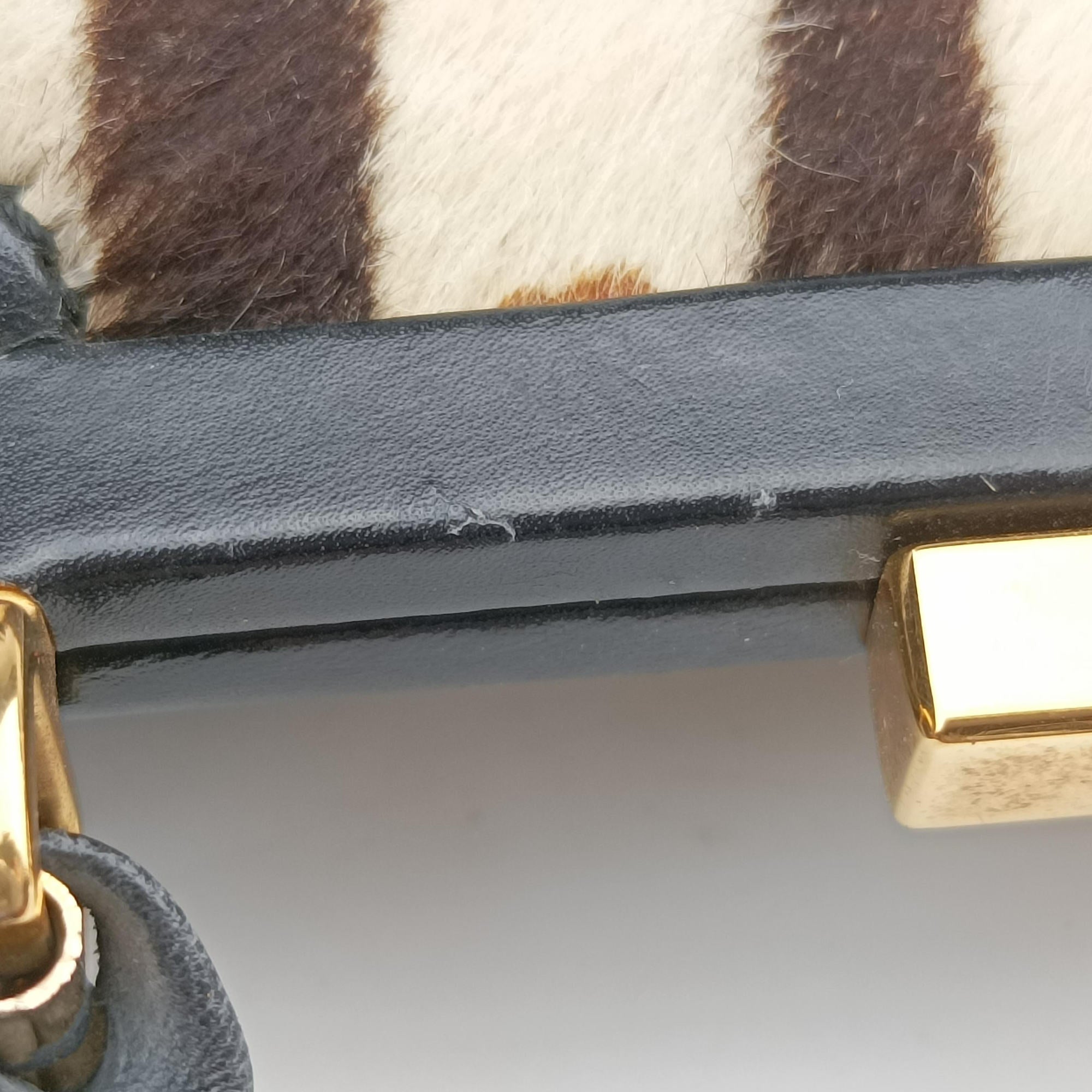 Pre-owned Gucci Zebra print Beige x black Ponyhair×Leather  shoulderbag | stylenewstar