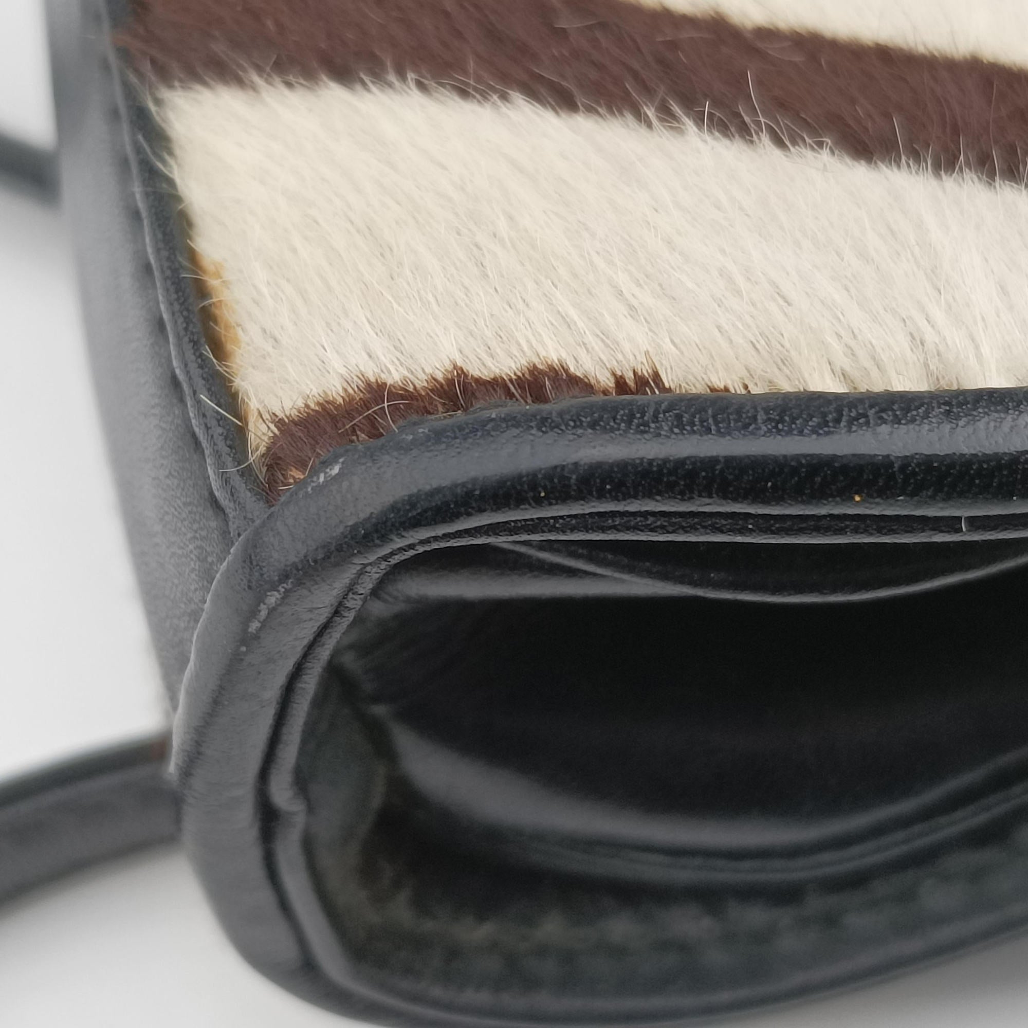 Pre-owned Gucci Zebra print Beige x black Ponyhair×Leather  shoulderbag | stylenewstar