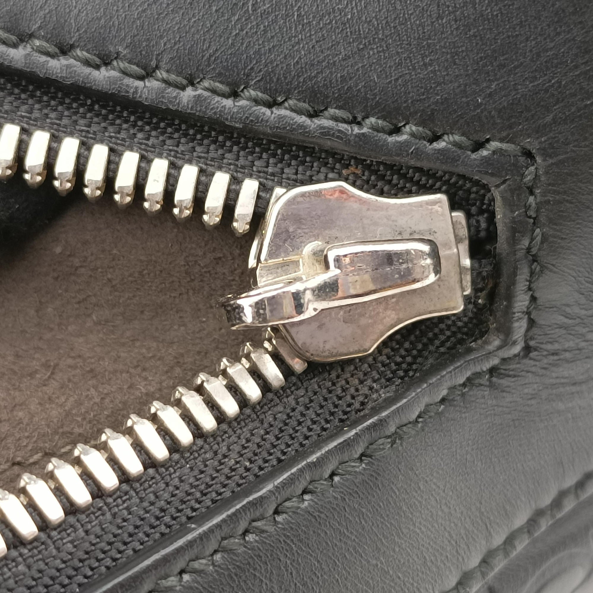 Pre-owned Gucci Signature Black Leather 428041 handbag | stylenewstar